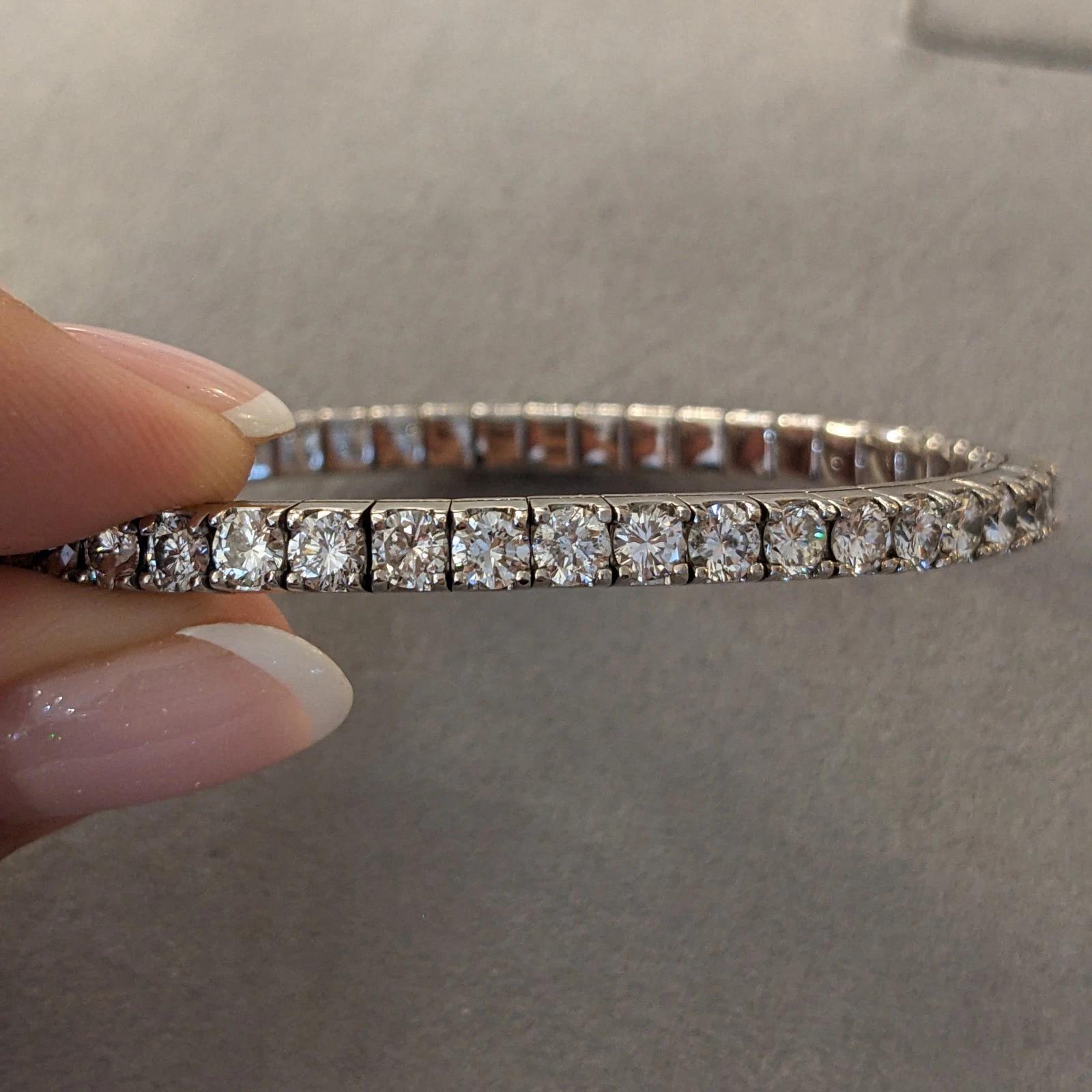 10.68 cttw Round Diamond Expandable Bangle in 14k White Gold in vendita 1