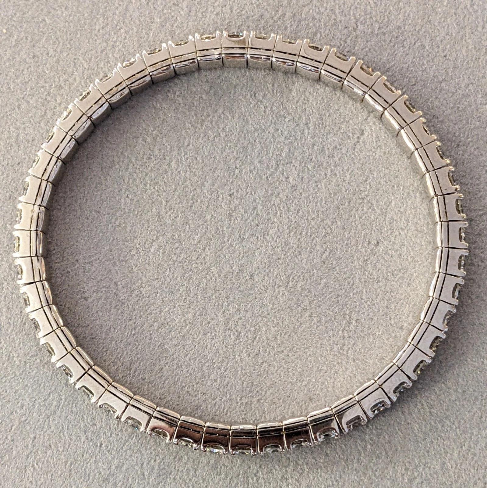 10.68 cttw Round Diamond Expandable Bangle in 14k White Gold in vendita 2