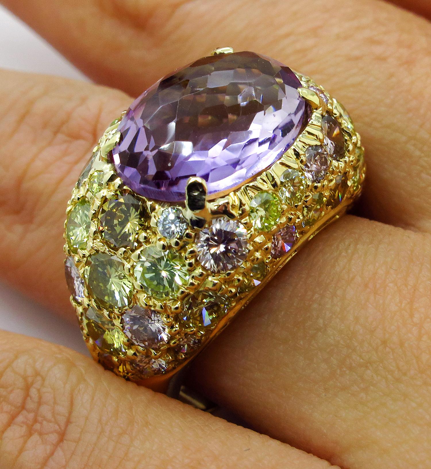 10.68 Carat Natural Fancy Multicolored Diamonds & Amethyst Dome 18k Gold Ring For Sale 3