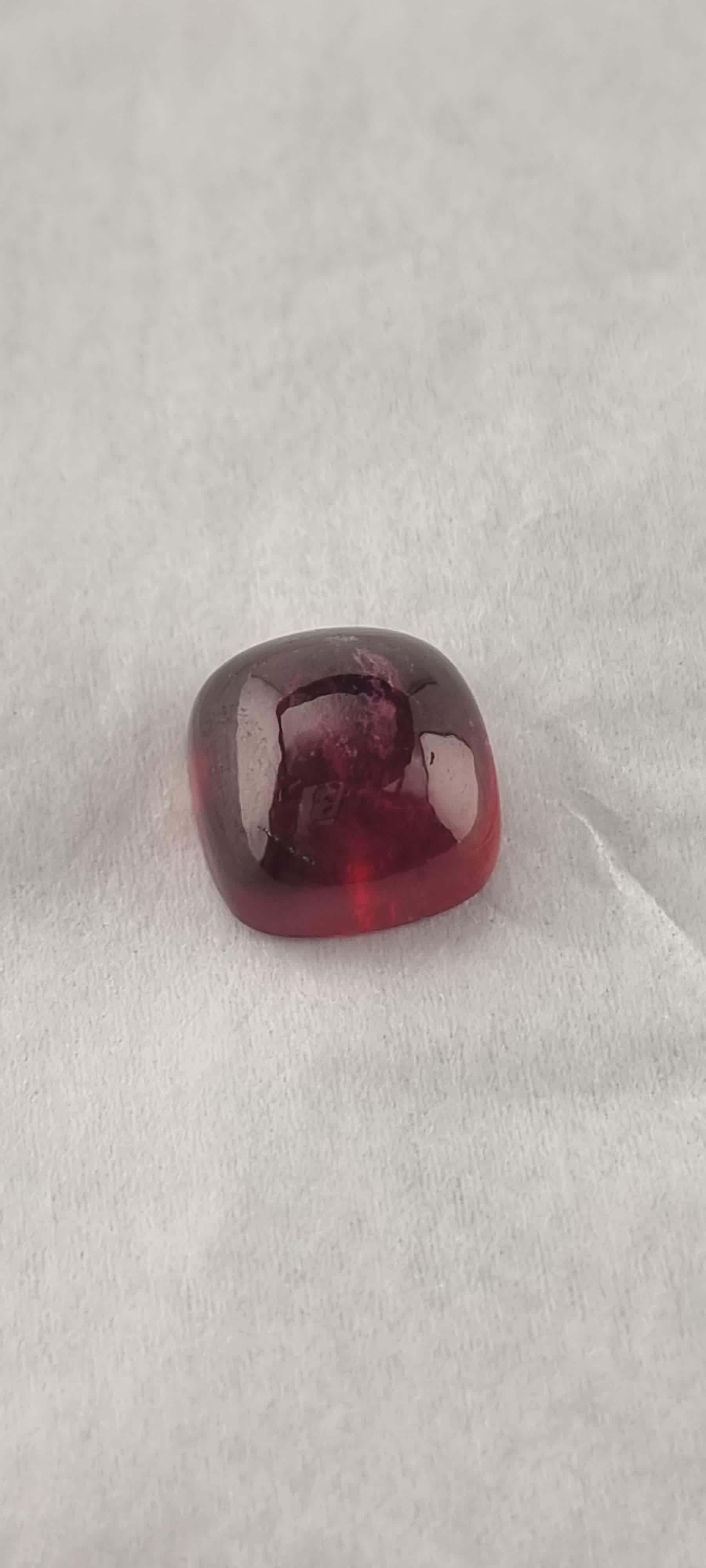da uomo o donna 10.6ct Gemma cabochon di tormalina rossa rubelite in vendita