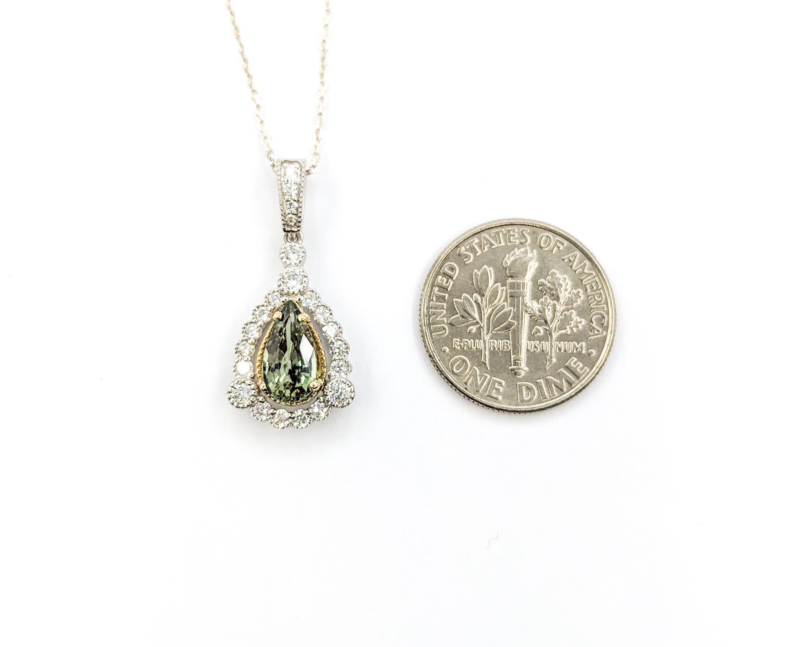Taglio a goccia Ciondolo di alessandrite GIA da 1,06 ct con diamanti in oro bicolore in vendita