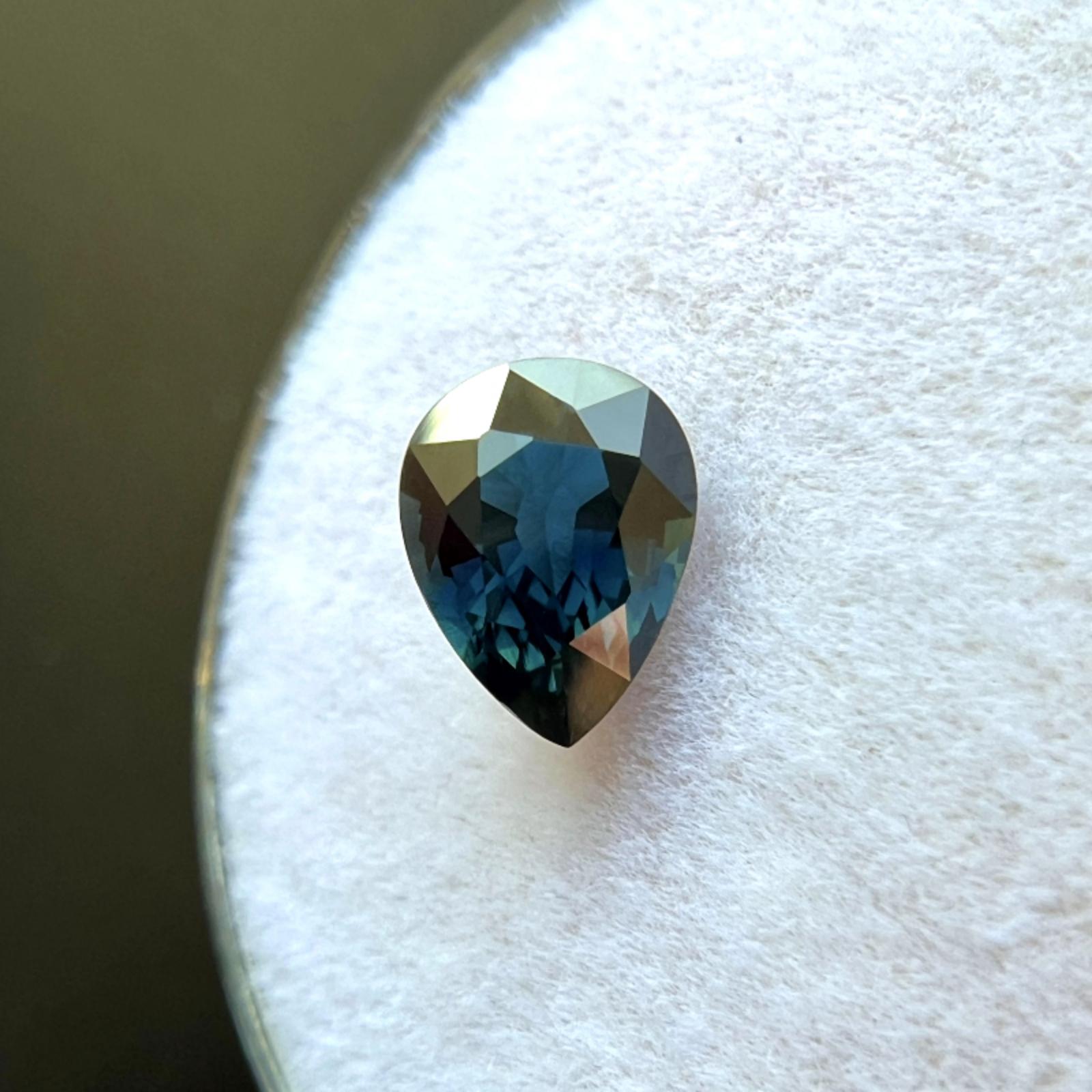 1,06 ct Zafiro azul profundo sin tratar certificado por la GIA Lágrima de pera azul 7,2x5,4 mm Corte pera en venta
