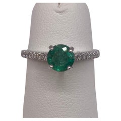 1,06 Karat Grüner Smaragd & Diamant Pave-Ring aus 14KT Weißgold