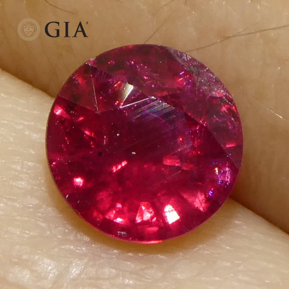 1.06ct Round Red Ruby GIA Certified Madagascar in vendita 9