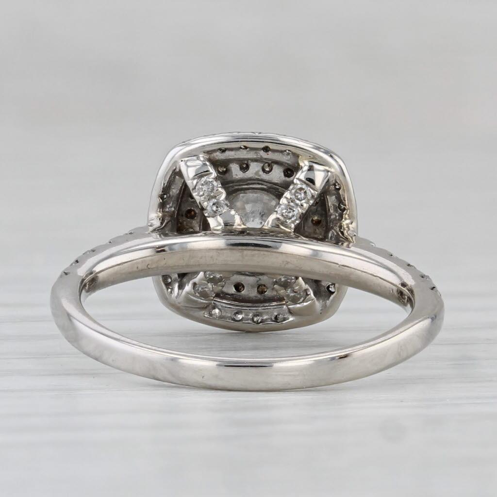 Taglio rotondo Anello di fidanzamento aureolato con diamante rotondo da 1,06 carati in oro bianco 14k, misura 5,75 in vendita