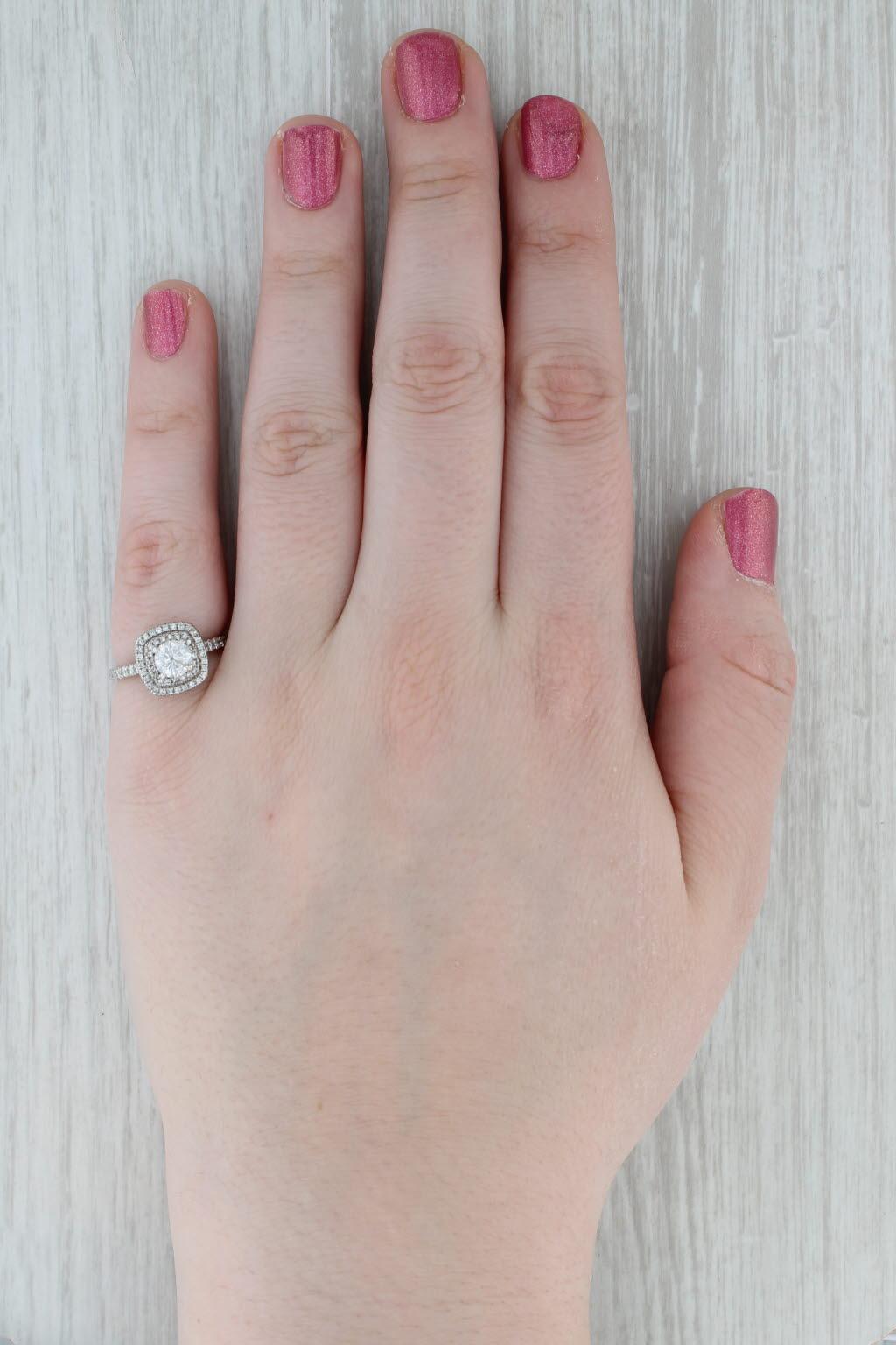 Anello di fidanzamento aureolato con diamante rotondo da 1,06 carati in oro bianco 14k, misura 5,75 in vendita 4