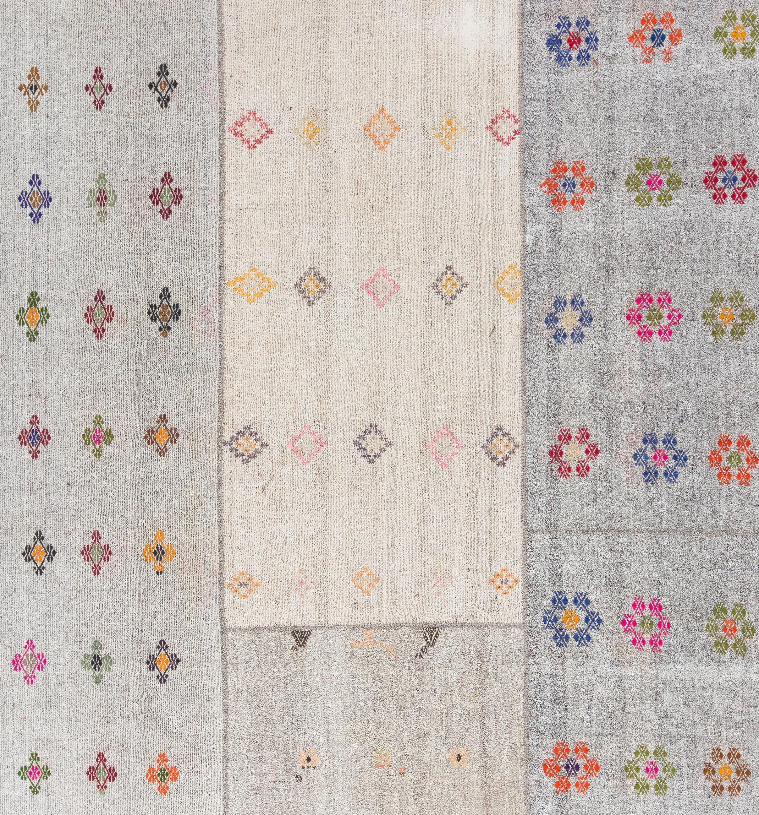 10.5x14.3 Ft Vintage Turkish Kilim Rug. Handmade Floor Covering, Floral Carpet.  In Good Condition For Sale In Philadelphia, PA