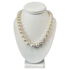 Collar de perlas del Mar del Sur de 10,7 - 16,2 mm con cierre de oro de 18 k y diamantes