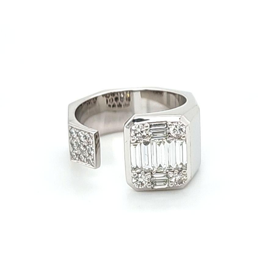 Women's or Men's 1.07 Carat Baguette Diamond White Gold Ring For Sale