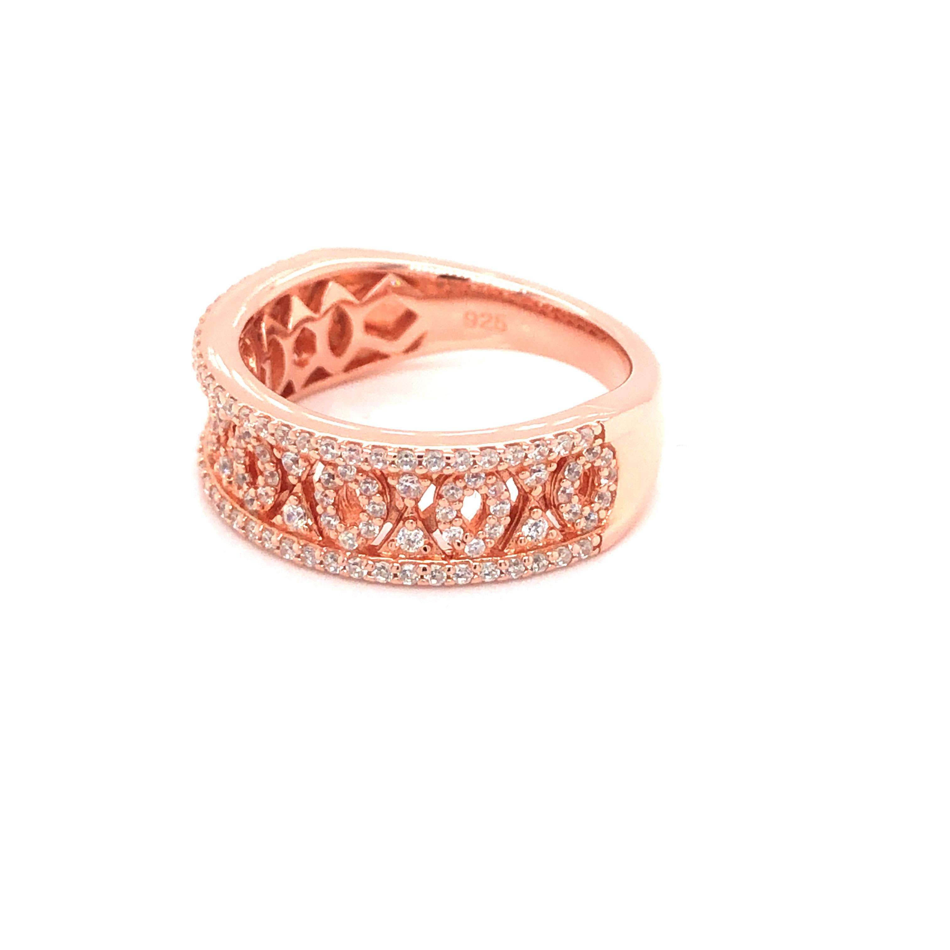 1.07 Carat Cubic Zirconia Rose Gold Plated Half Filigree Wedding Band Ring In New Condition For Sale In London, GB