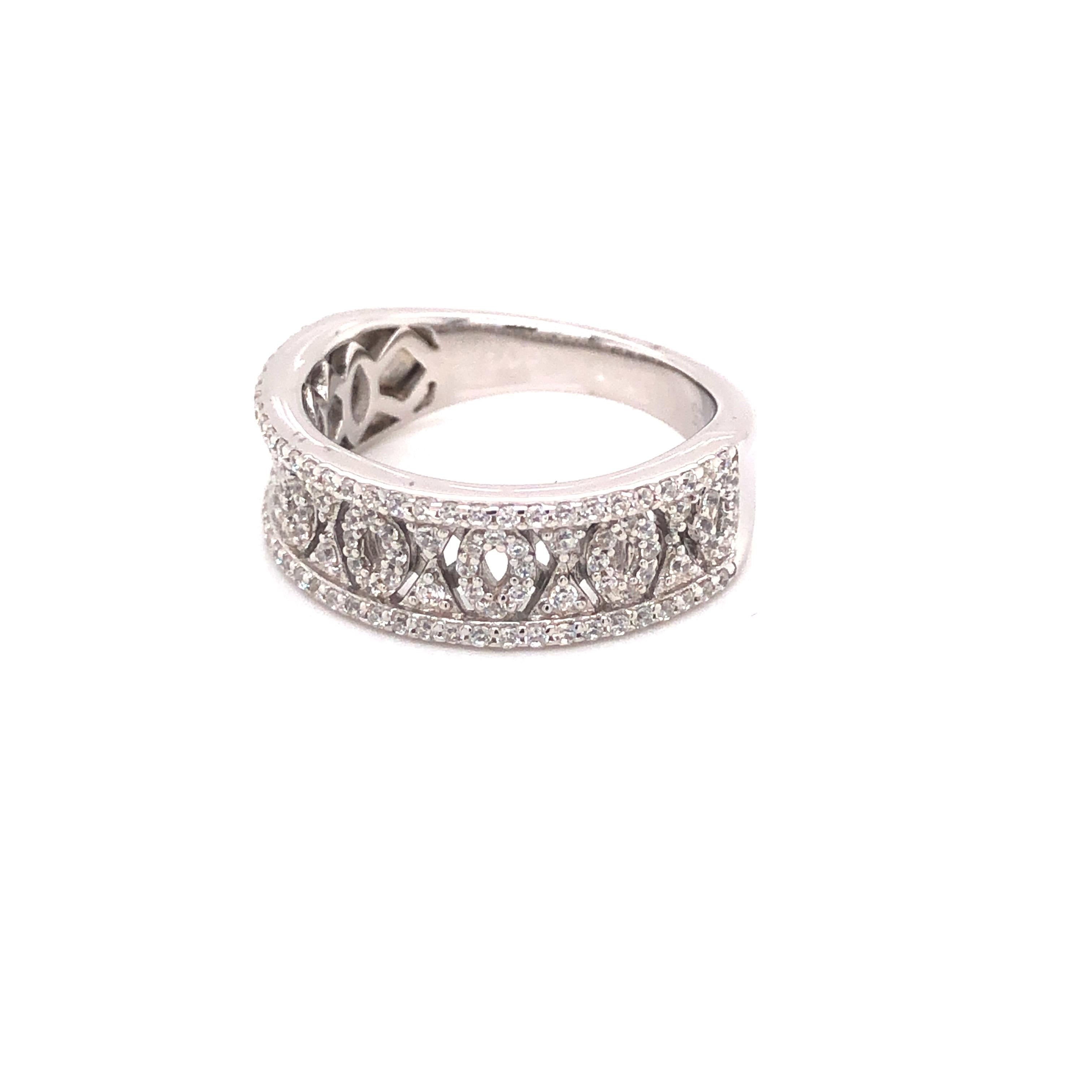 1.07 Carat Cubic Zirconia Sterling Silver Half Filigree Wedding Band Ring In New Condition For Sale In London, GB