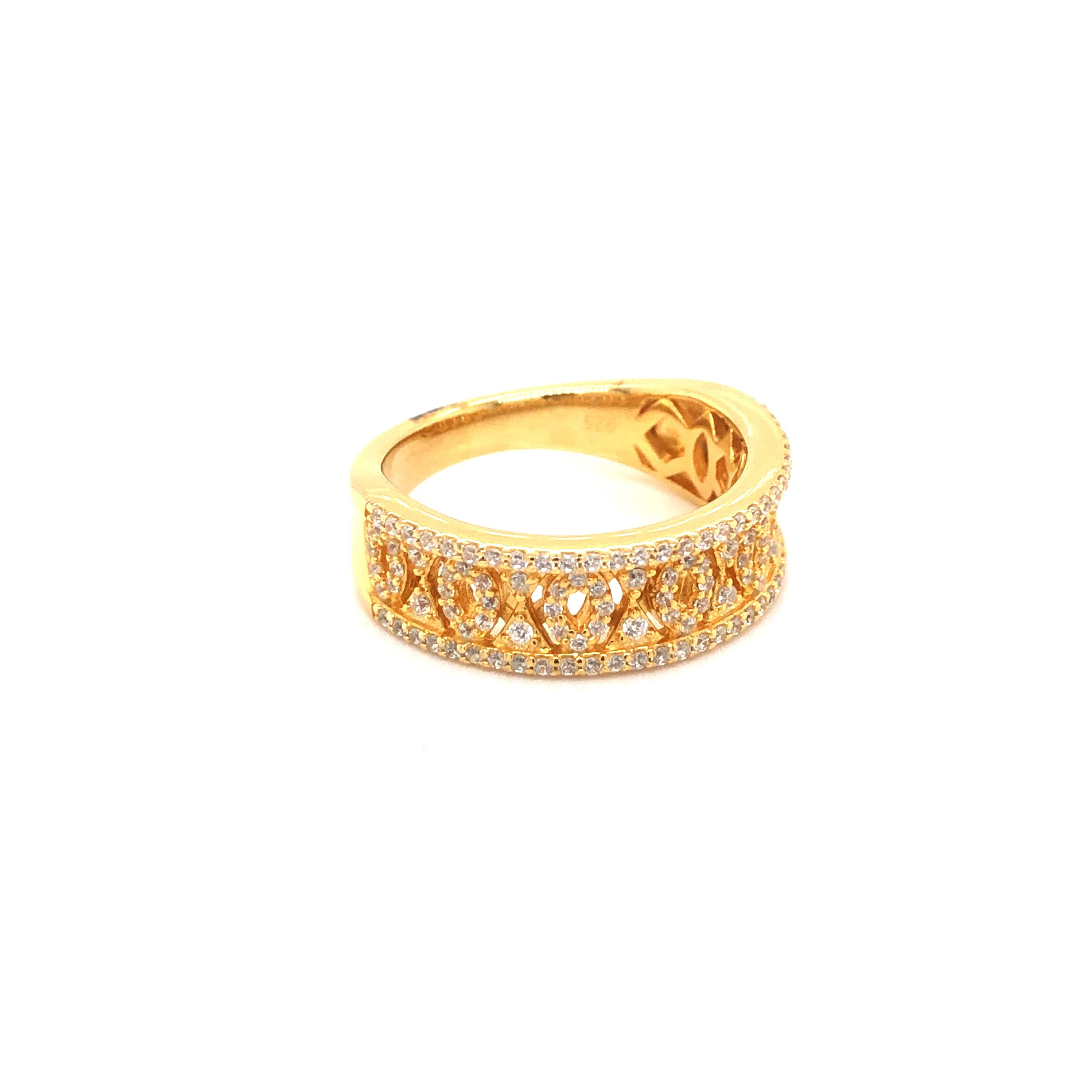 1.07 Carat Cubic Zirconia Yellow Gold Plated Half Filigree Wedding Band Ring In New Condition For Sale In London, GB