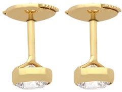 1.07 Carat Diamond and Yellow Gold Stud Earrings