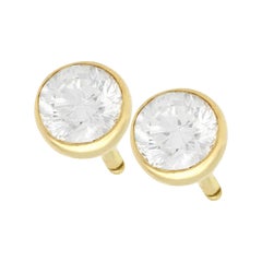 1.07 Carat Diamond and Yellow Gold Stud Earrings