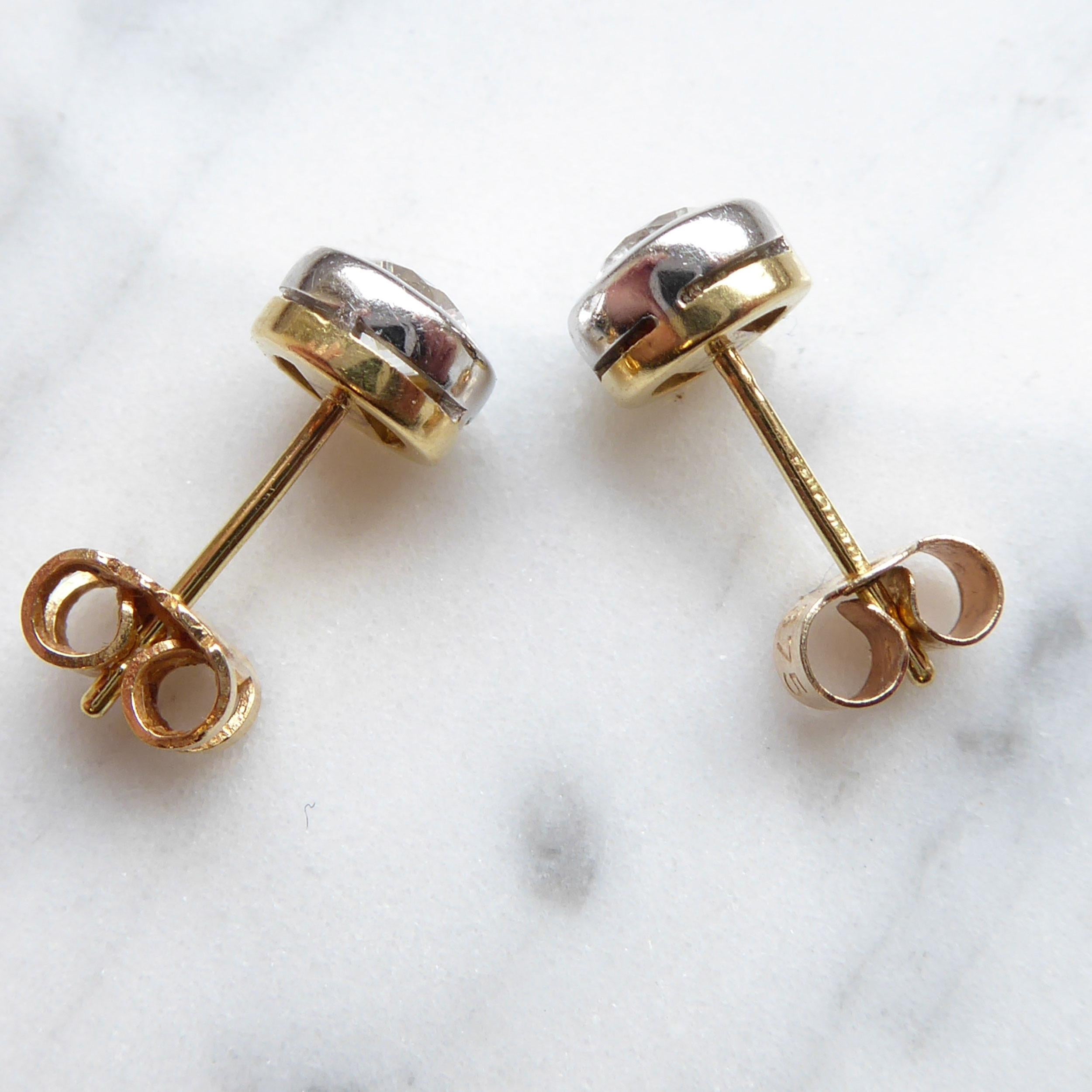 1.07 Carat Diamond Stud Earrings, 18 Carat Gold, London, 2000 In Good Condition In Yorkshire, West Yorkshire
