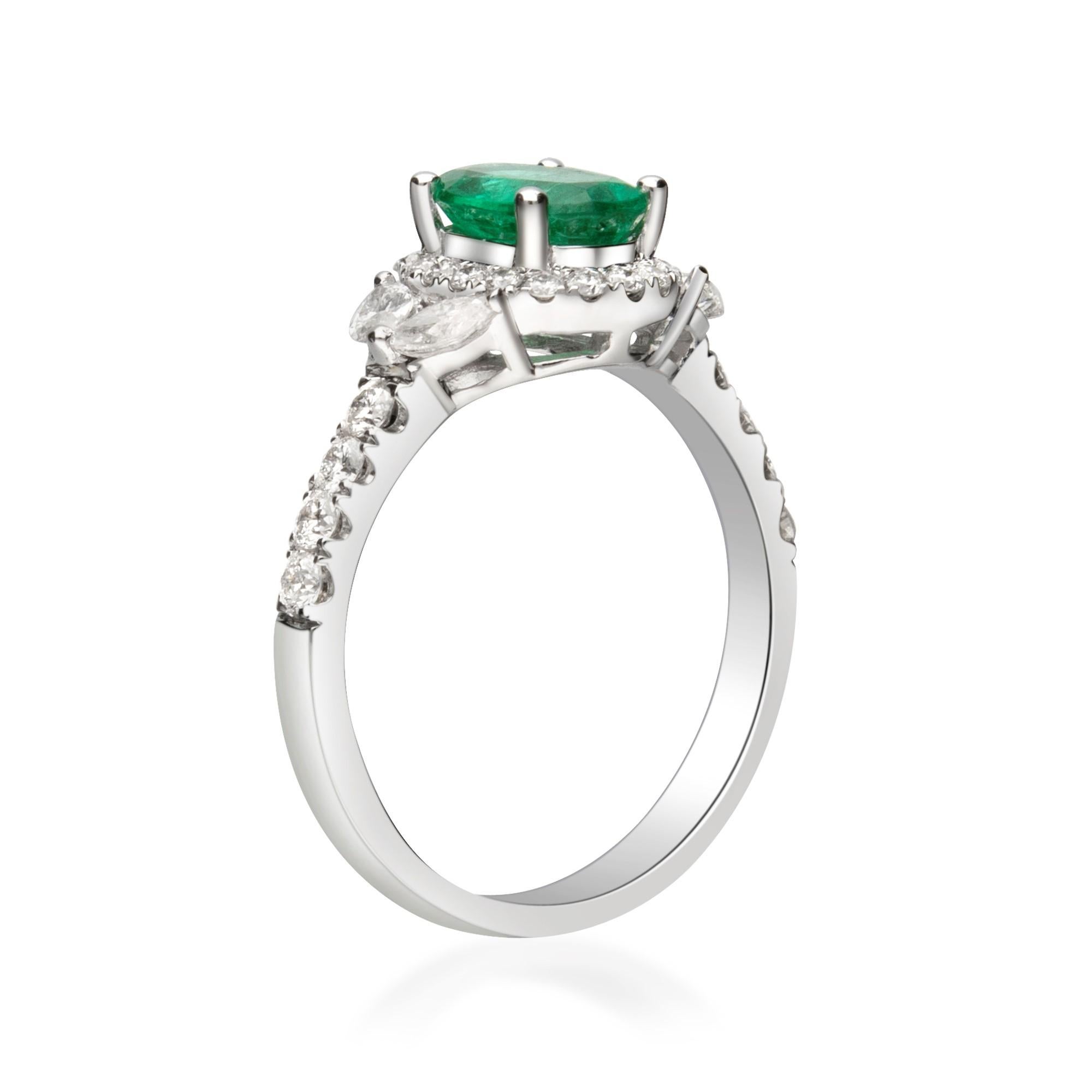 Art Deco 1.07 Carat Natural Emerald and Diamond 14 Karat White Gold Ring