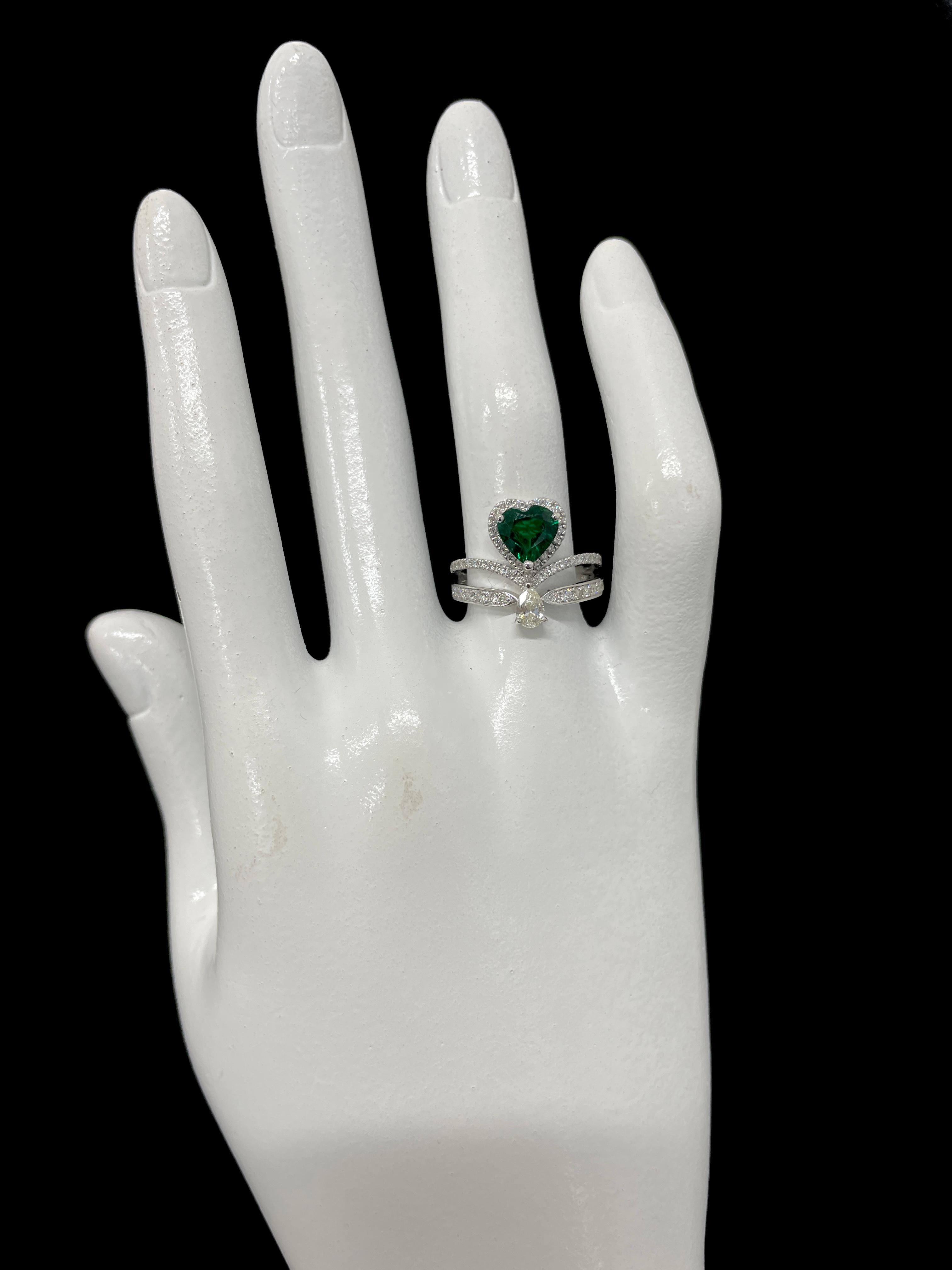 Women's 1.07 Carat Natural Heart Shape Emerald and Diamond Cocktail Ring Set in Platinum For Sale