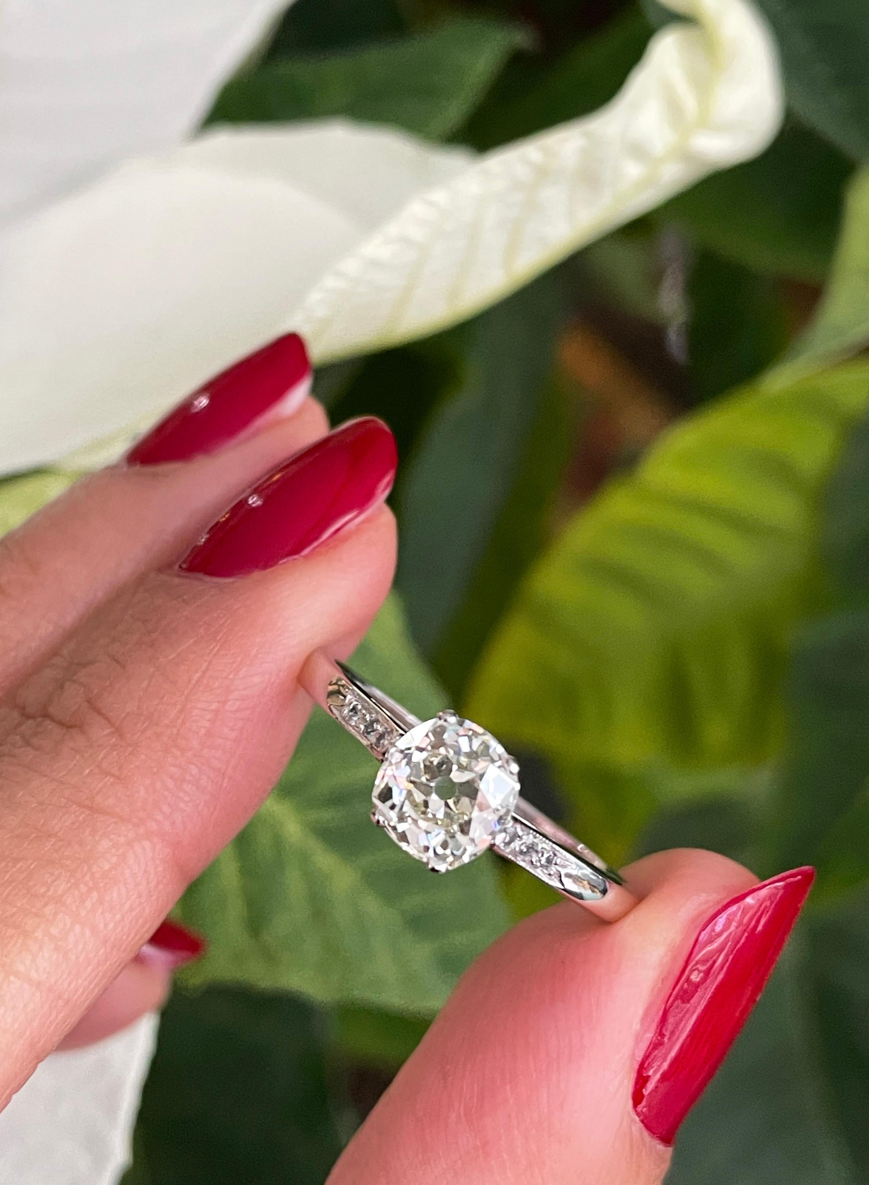 Bague de fiançailles en platine avec diamant taille vieille mine de 1,07 carat Excellent état - En vente à London, GB