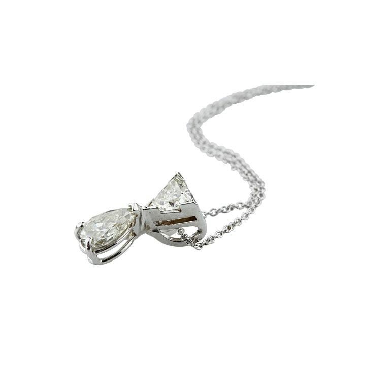 Taglio a goccia Ciondolo con pera e diamante trilione da 1,07 carati in oro bianco su catena in vendita