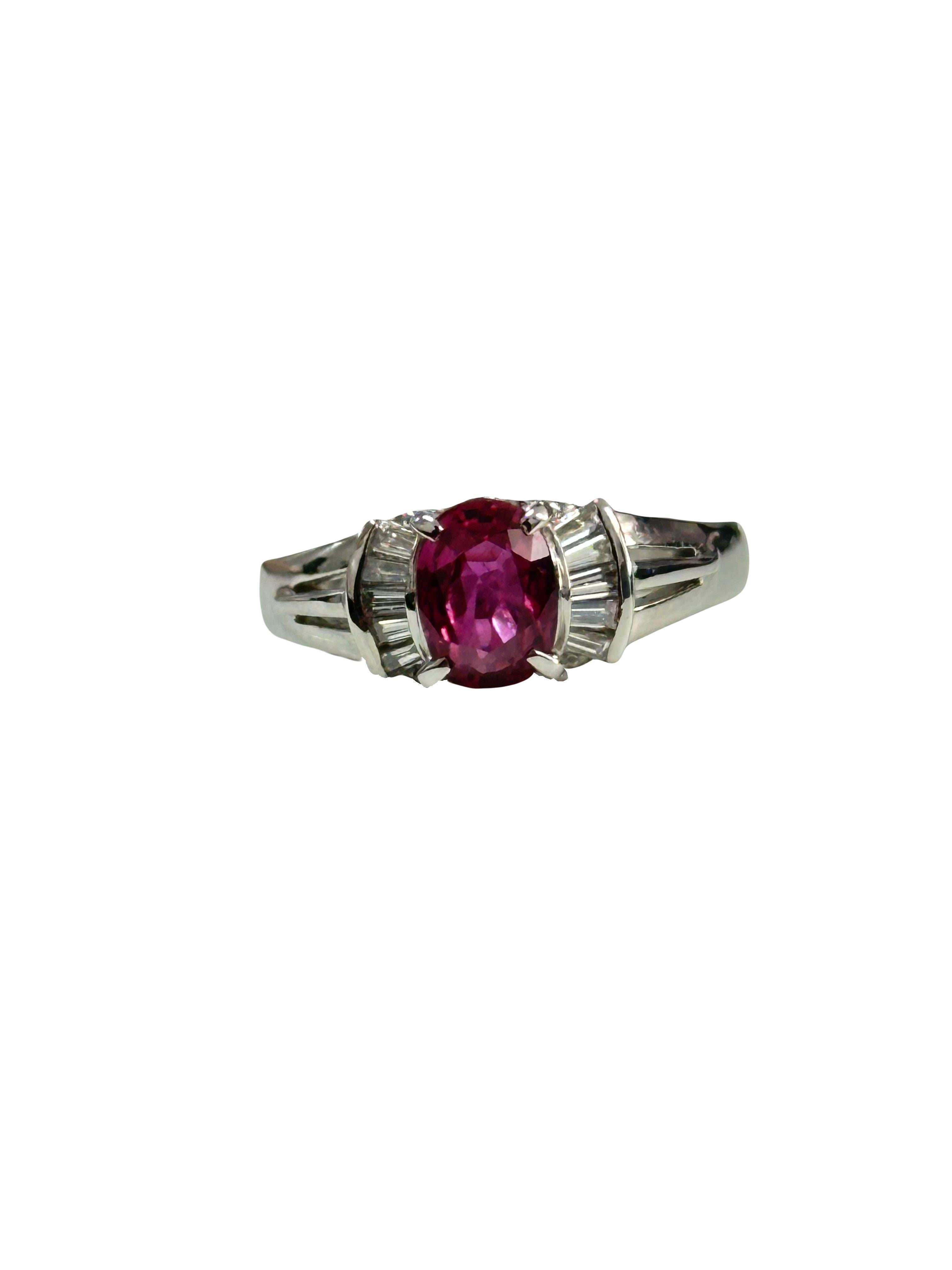 Bague baguette saphir et diamant de 1,07 carat en vente