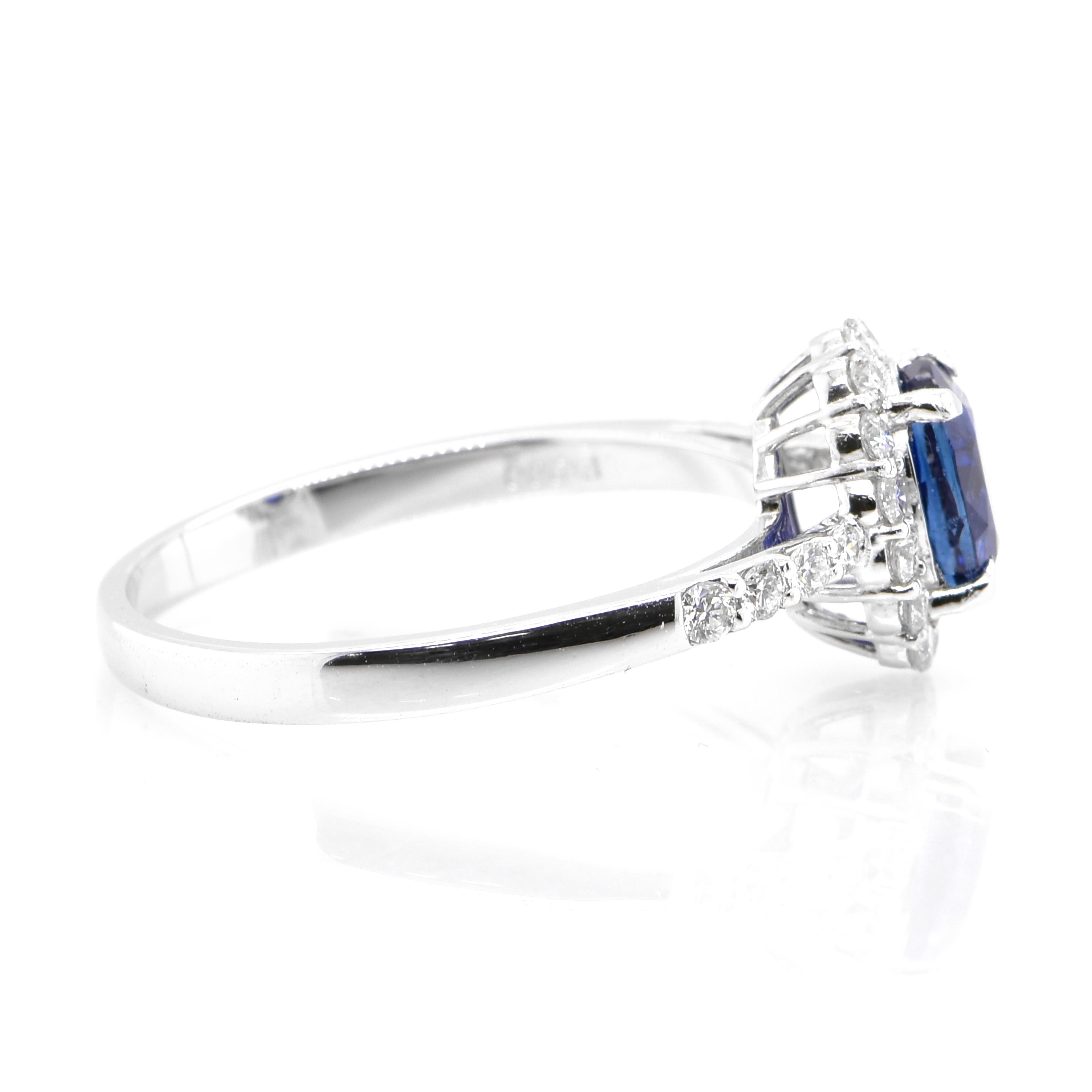 1.07 Carat, Unheated, Royal Blue Color Sapphire and Diamond Ring Set in Platinum In New Condition For Sale In Tokyo, JP