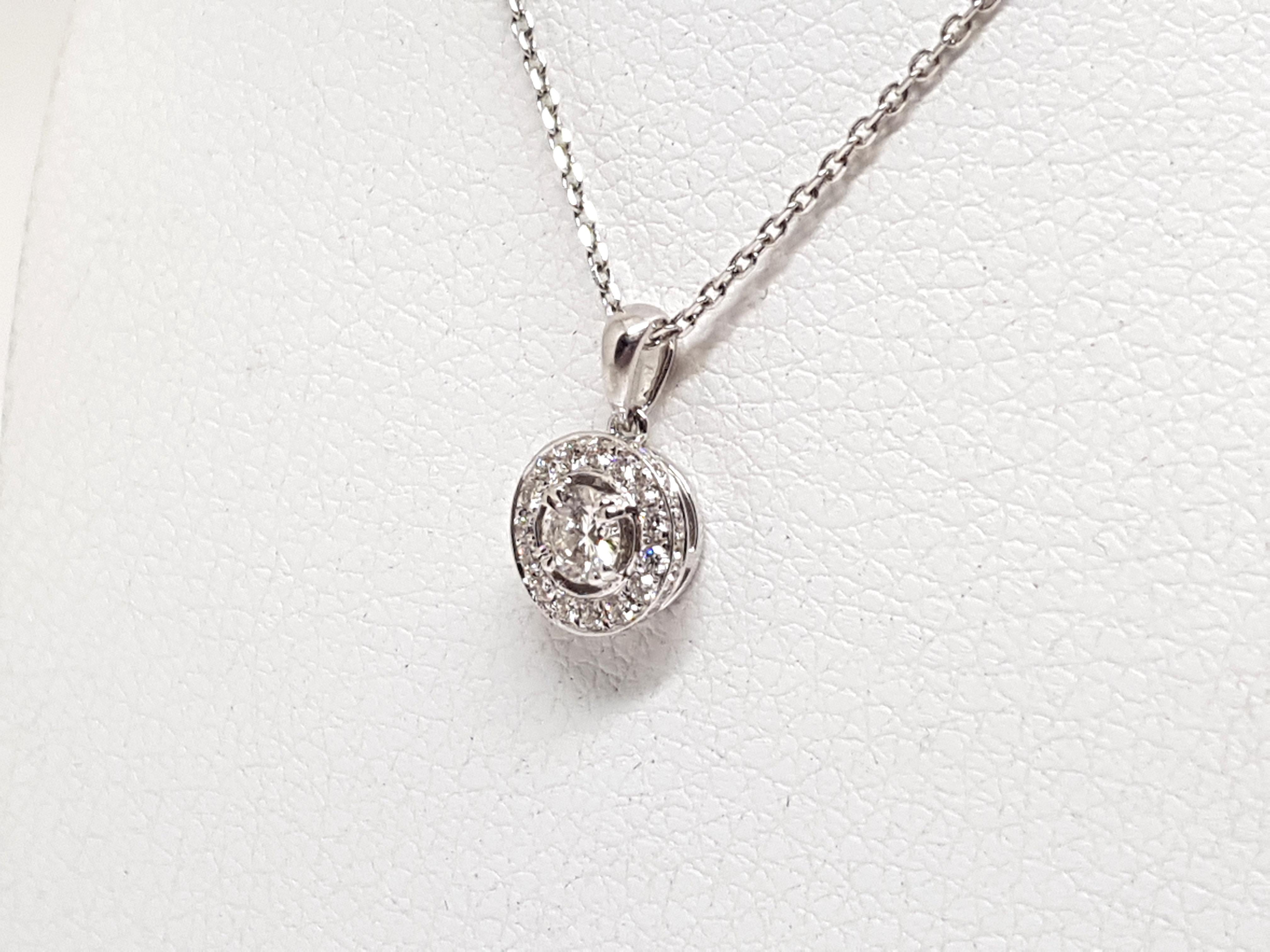 1.07 Carat White Gold Necklace Diamond Halo Solitaire Pendant In New Condition For Sale In Antwerp, BE