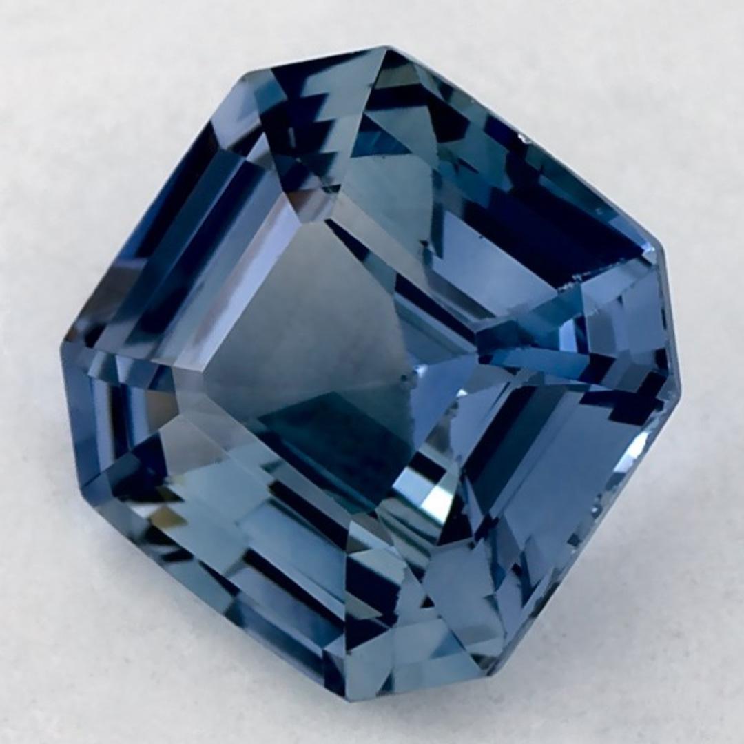 Pierre de naissance très précieuse du mois de septembre, d'un bleu ravissant. On pense qu'ils apportent chance et fortune dans la vie.

Explorez la vibrante collection d'émeraudes, de rubis et de saphirs de notre magasin, disponibles sous forme de