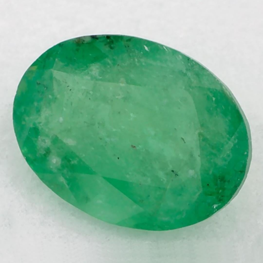 Con una vibrante tonalità di colore verde, la pietra natale di maggio è un simbolo della rinnovata crescita primaverile. 

Esplora la vivace collezione di smeraldi, rubini e zaffiri nel nostro negozio, disponibili come gemme sciolte e abbinabili