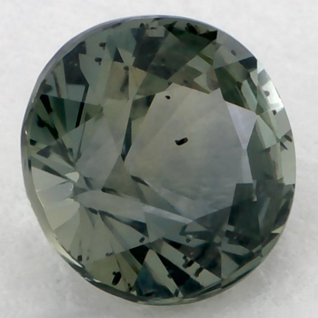 Dieser natürliche grüne Saphir bietet Eleganz und Raffinesse. Mit seiner satten Farbsättigung und seinem präzisen Schliff ist er das perfekte Herzstück für einen Verlobungsring oder ein luxuriöses Schmuckdesign.

Dieser Saphir stammt aus Sri Lanka