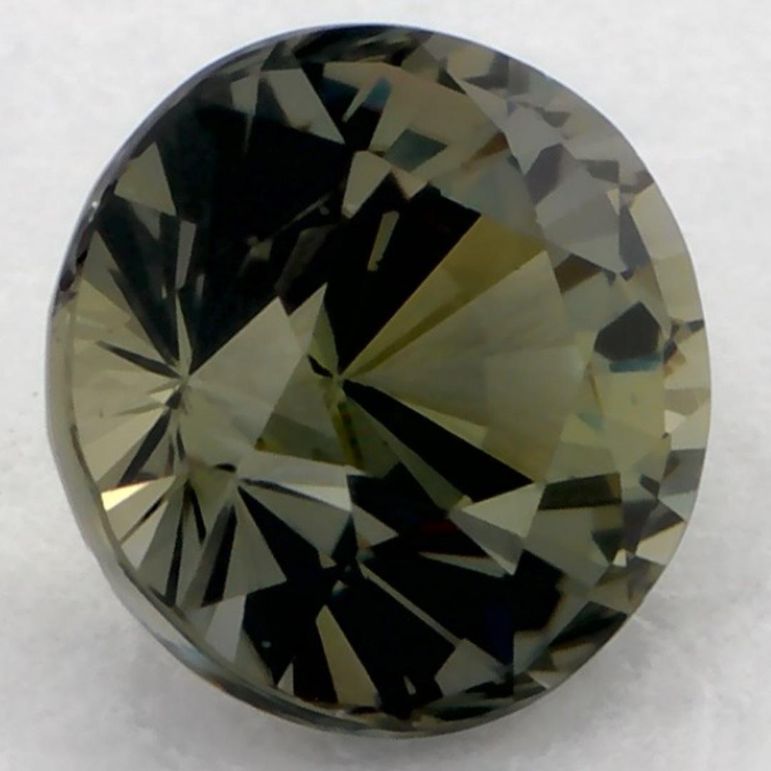 Dieser natürliche grüne Saphir bietet Eleganz und Raffinesse. Mit seiner satten Farbsättigung und seinem präzisen Schliff ist er das perfekte Herzstück für einen Verlobungsring oder ein luxuriöses Schmuckdesign.

Dieser Saphir stammt aus Sri Lanka