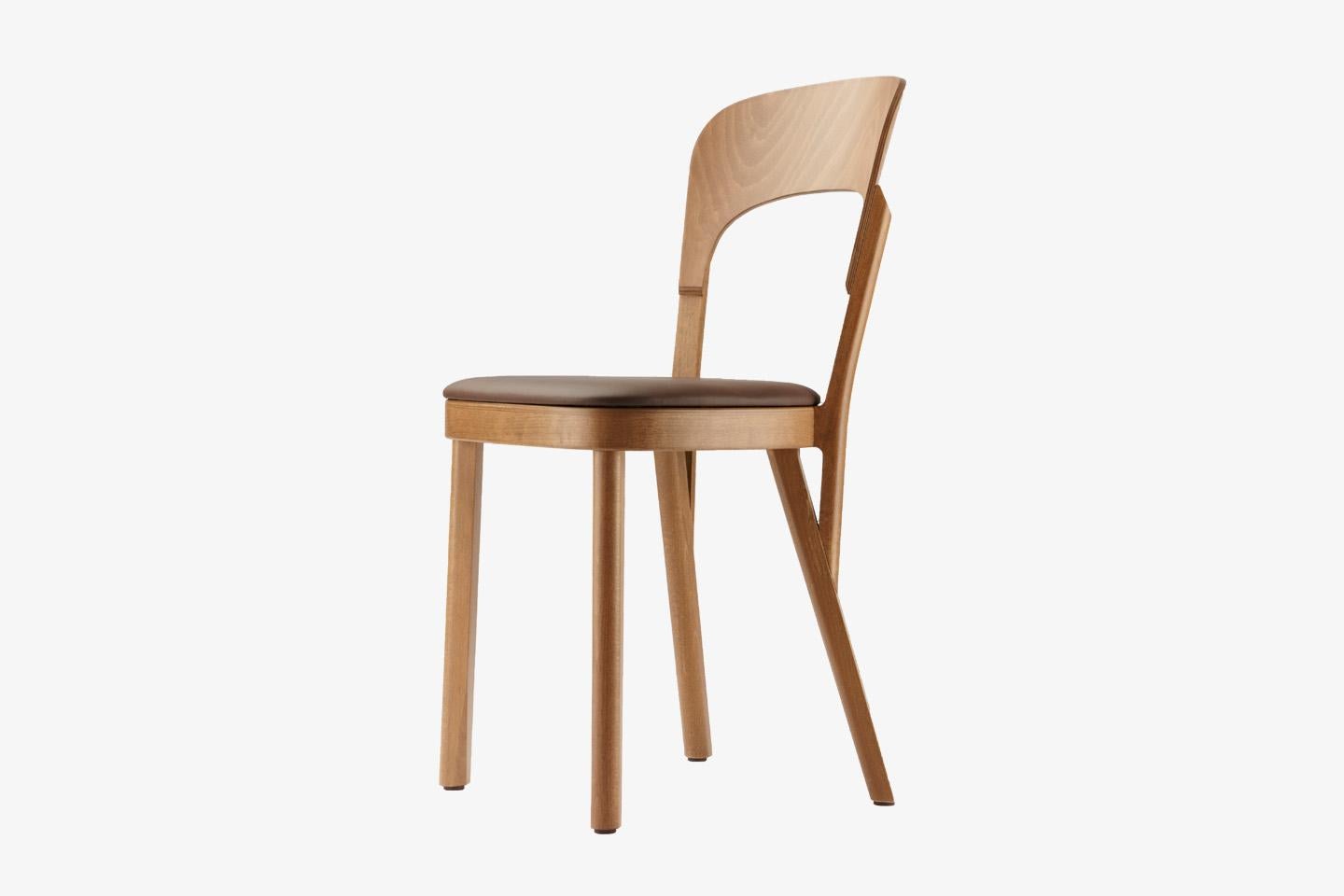 RANGE 107
It's a feast for the eyes: the 107 chair is particularly suited for use in restaurants and cafés, thanks to an excellent combination of elegance, stability and lightness. With its simple form, it also lends itself perfectly for use as a