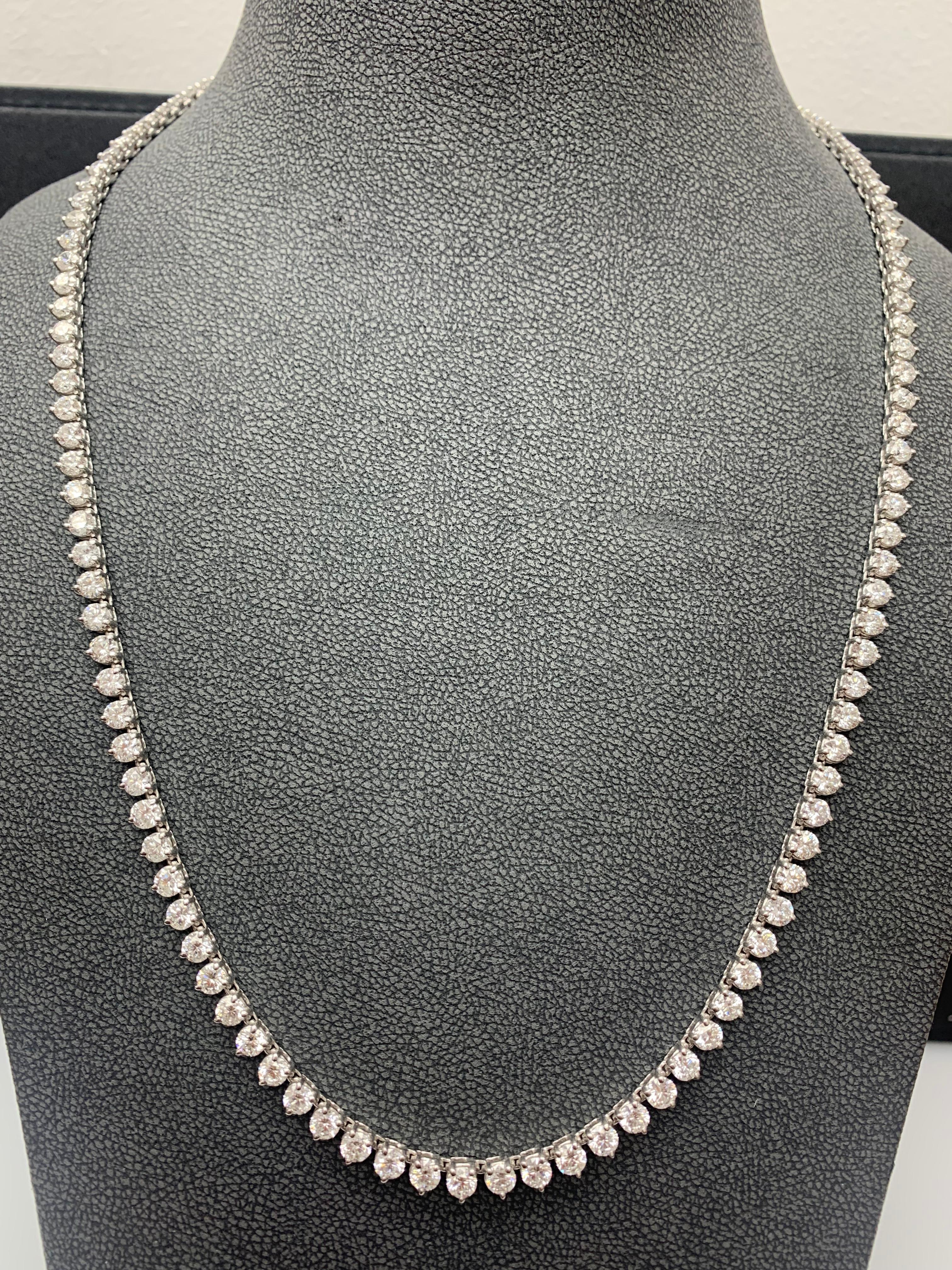 Collar de tenis con diamantes de 10,70 quilates en oro blanco de 14 quilates Moderno en venta