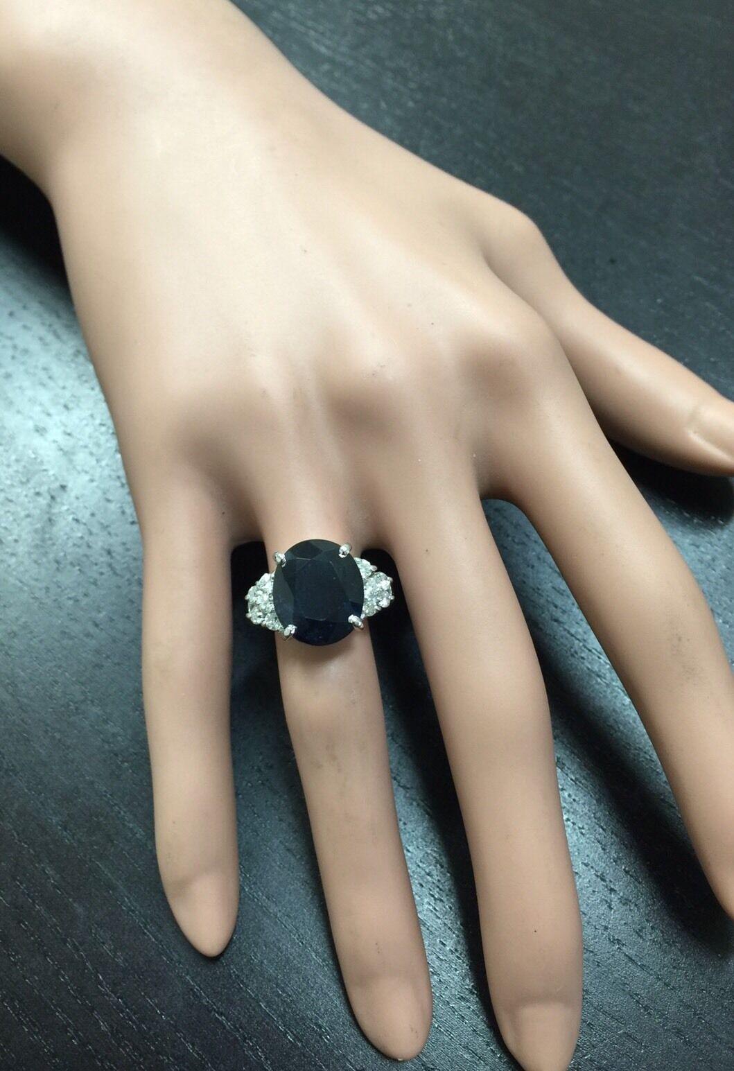 Magnifique saphir bleu naturel de 10,70 carats et diamants en or blanc massif 14 carats en vente 2