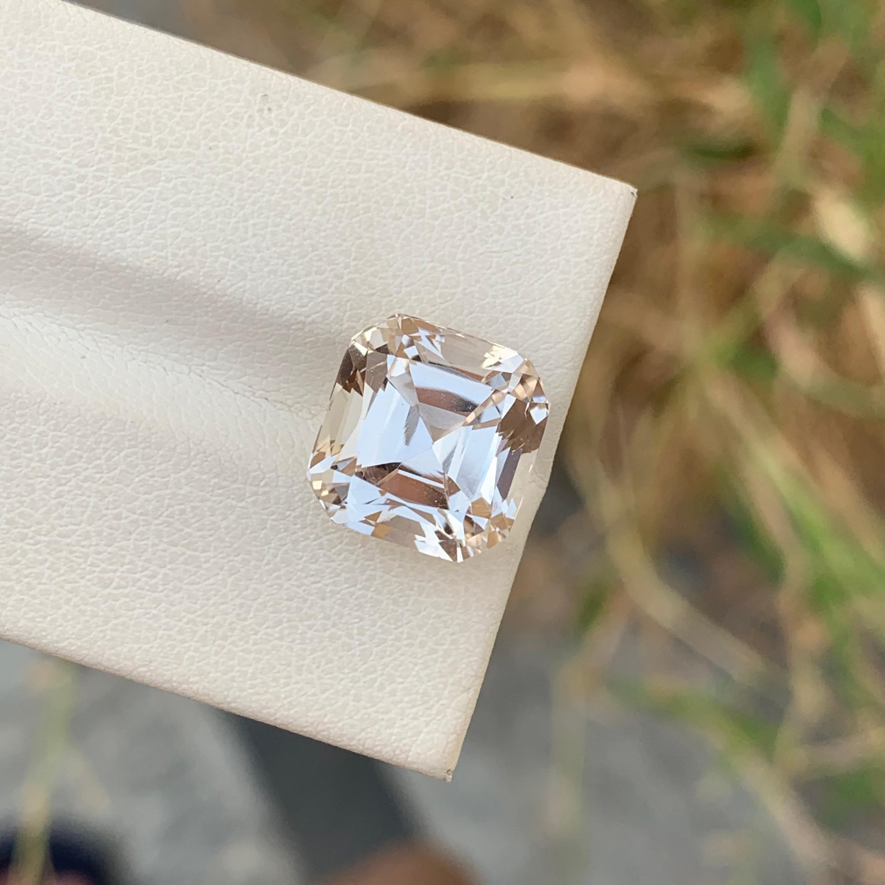 10,70 Karat natürlicher loser goldener Topas aus Skardu, Pakistan (Carréeschliff) im Angebot