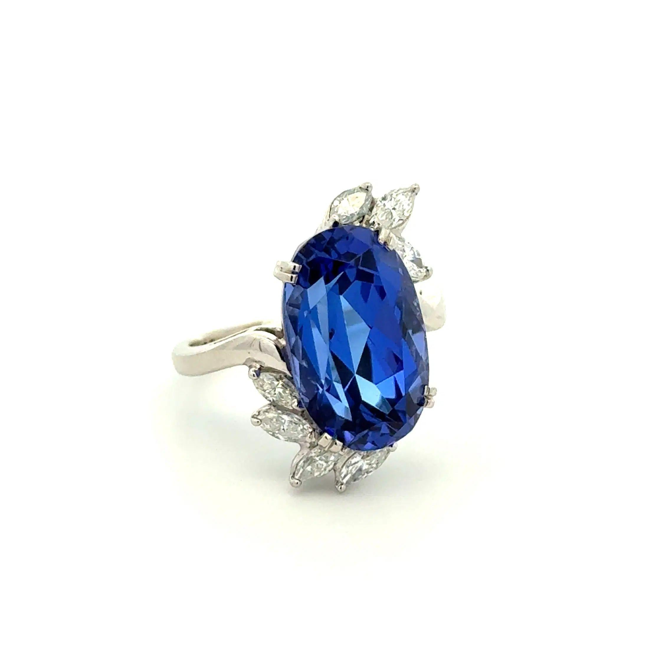 Tout simplement magnifique ! Elegant et finement détaillé Tanzanite GIA et Diamant Platinum Vintage Bias Ring. Au centre, une Tanzanite ovale de 10,70 carats GIA. Accentué par des diamants marquis de 1.10tcw. L'anneau est fabriqué à la main en