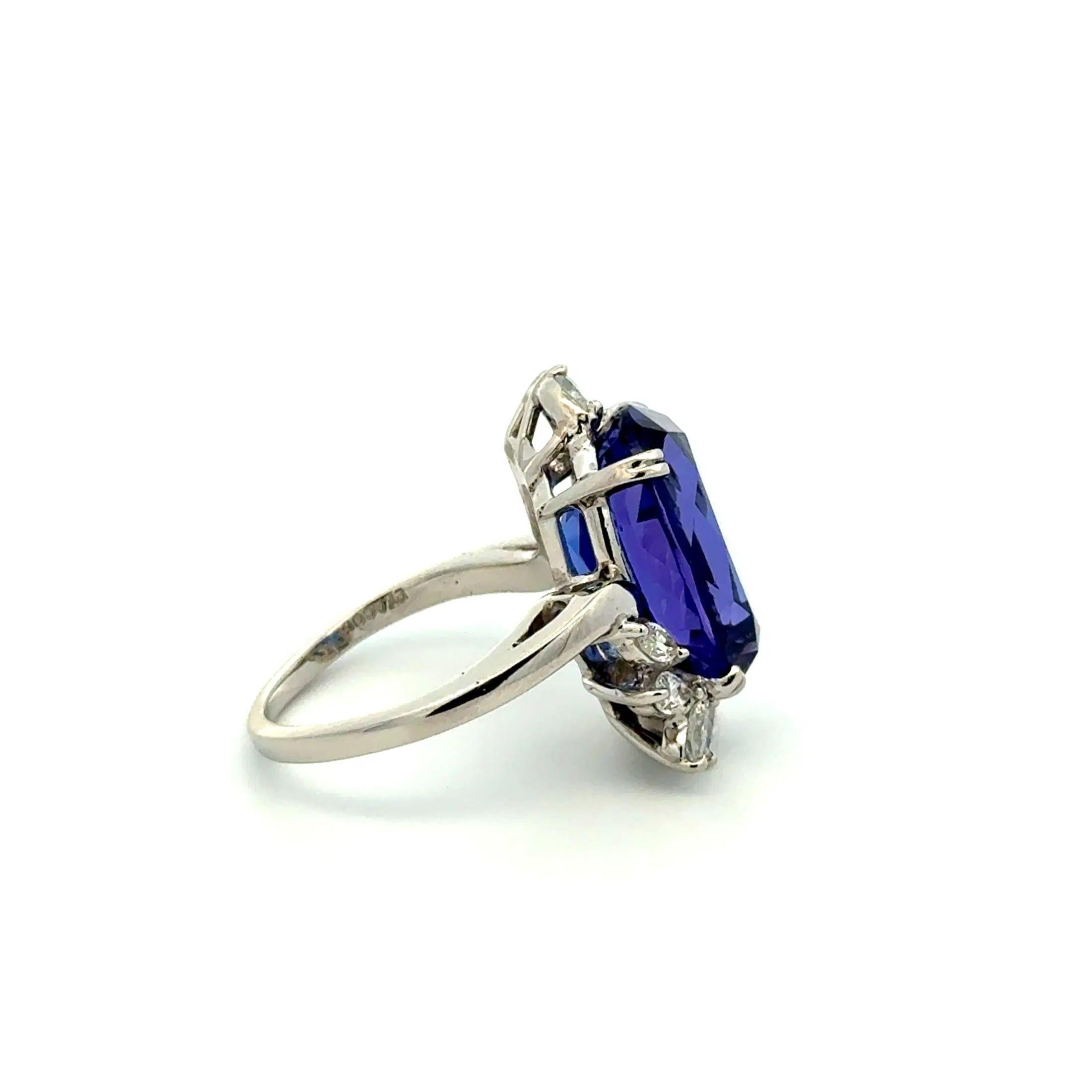 Bague vintage en platine avec Tanzanite ovale de 10,70 carats GIA et diamant marquis Pour femmes en vente