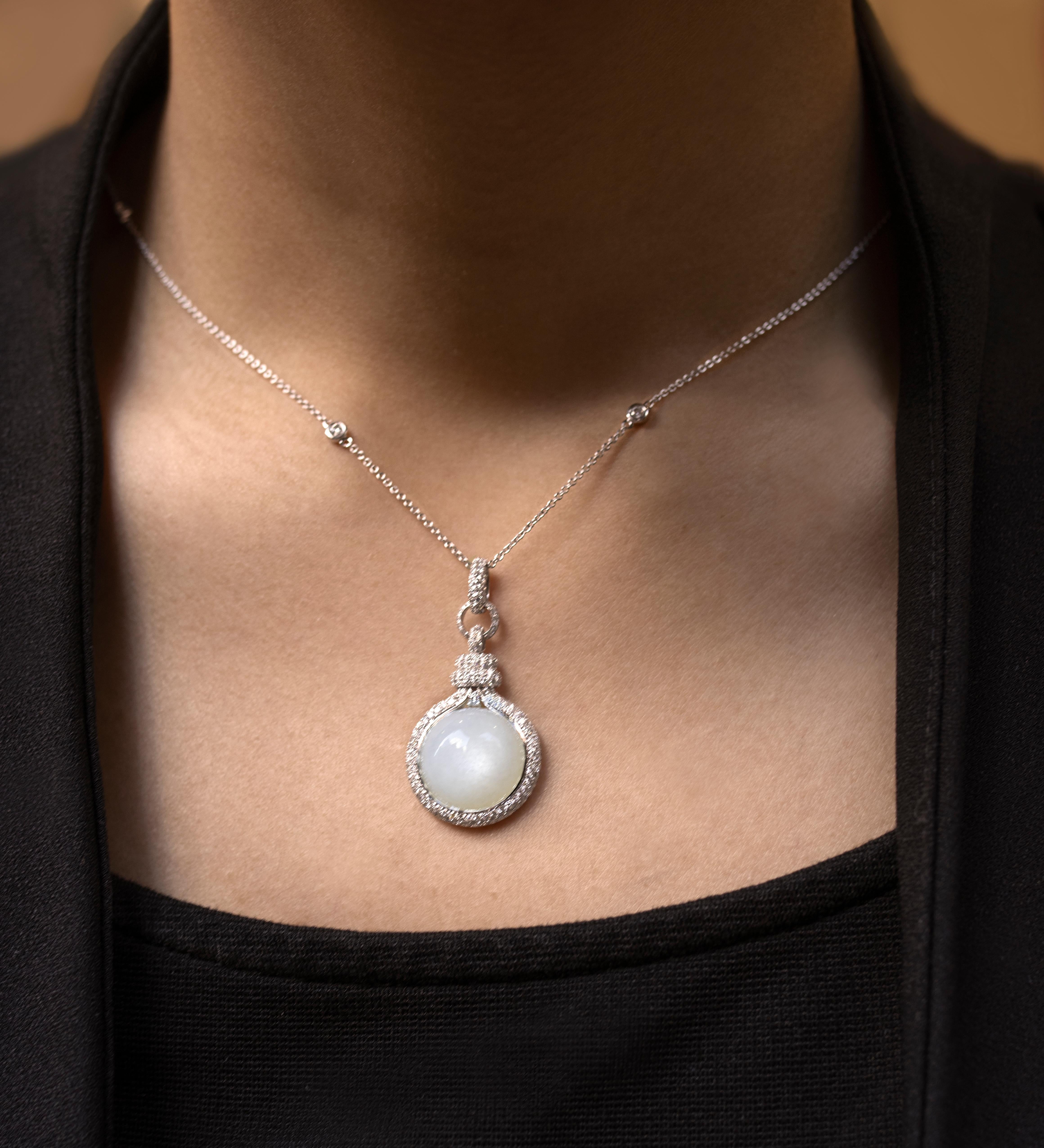 Contemporary 10.70 Carat White Moonstone with Round Diamonds Pendant Necklace in White Gold For Sale