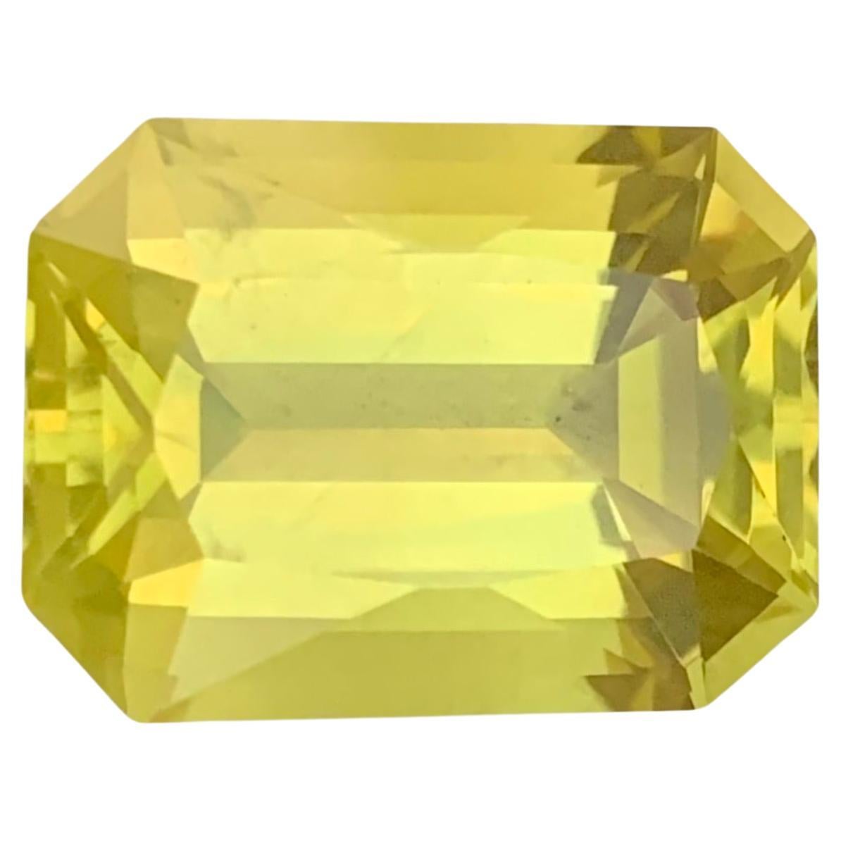 Quartz jaune citron naturel non serti de 10,70 carats en forme d'émeraude 