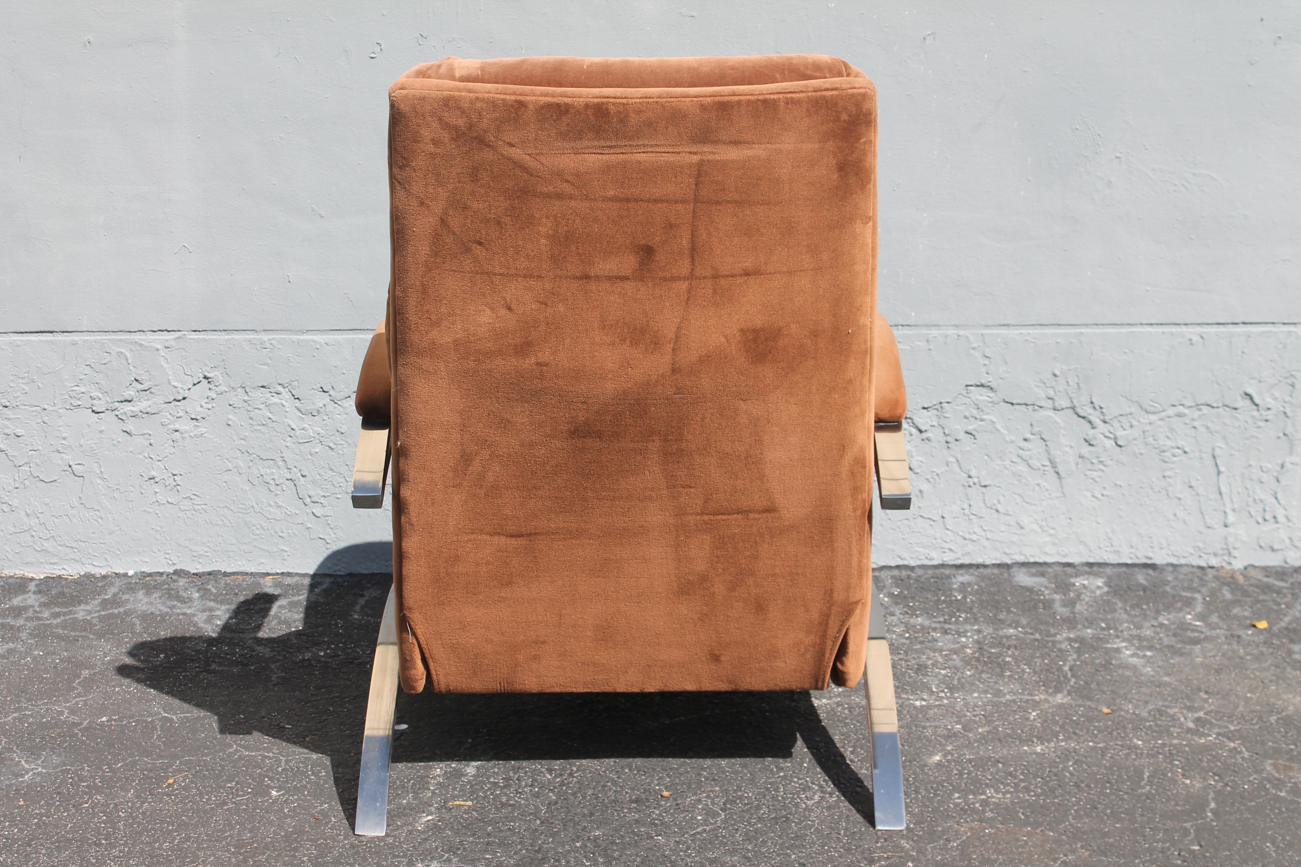 1070's Vintage Plush Brown with Chrome Recliner/ Barcalounger Chair en vente 3