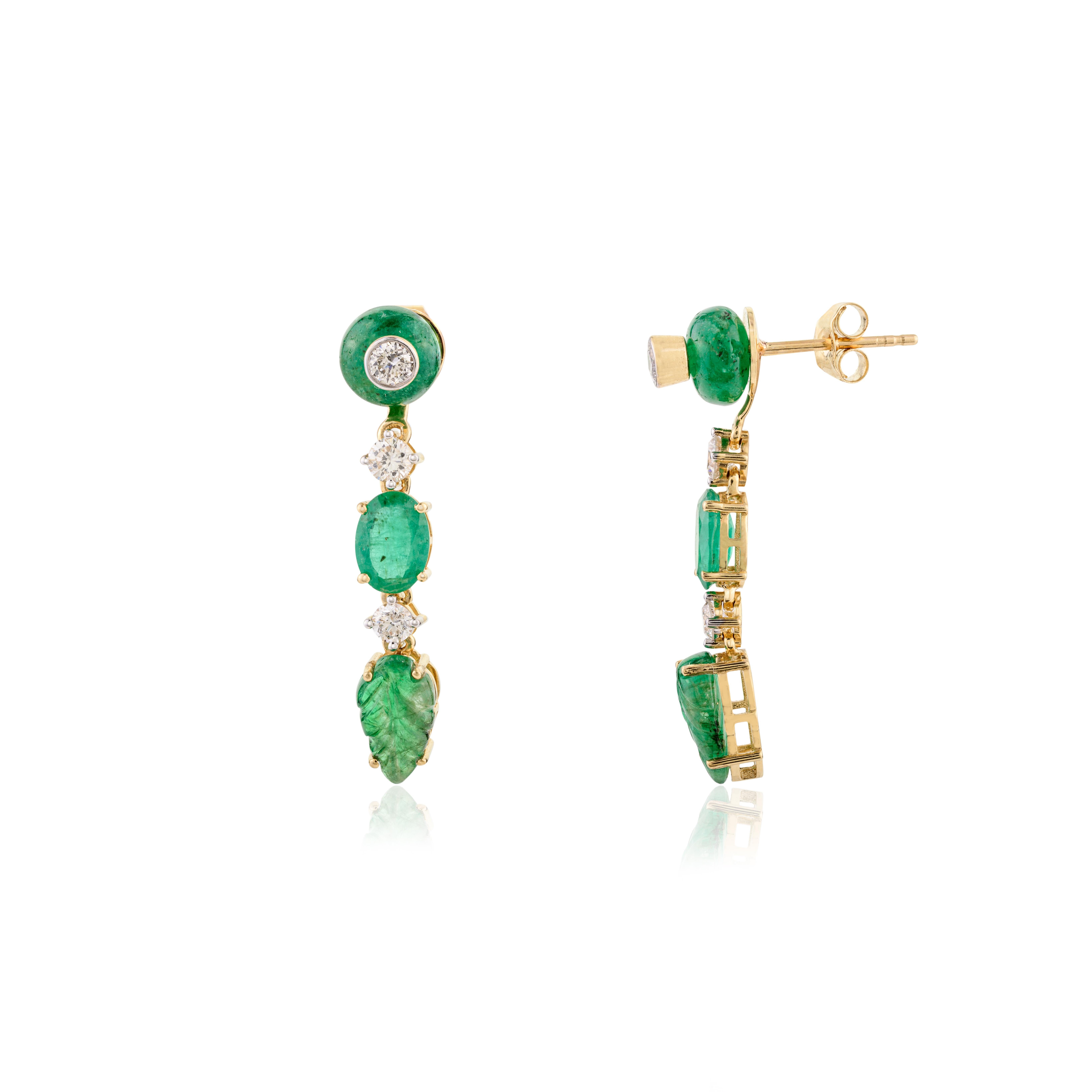 Boucles d'oreilles pendantes en or jaune 10,72 carats avec émeraude sculptée et diamants Neuf - En vente à New York, NY