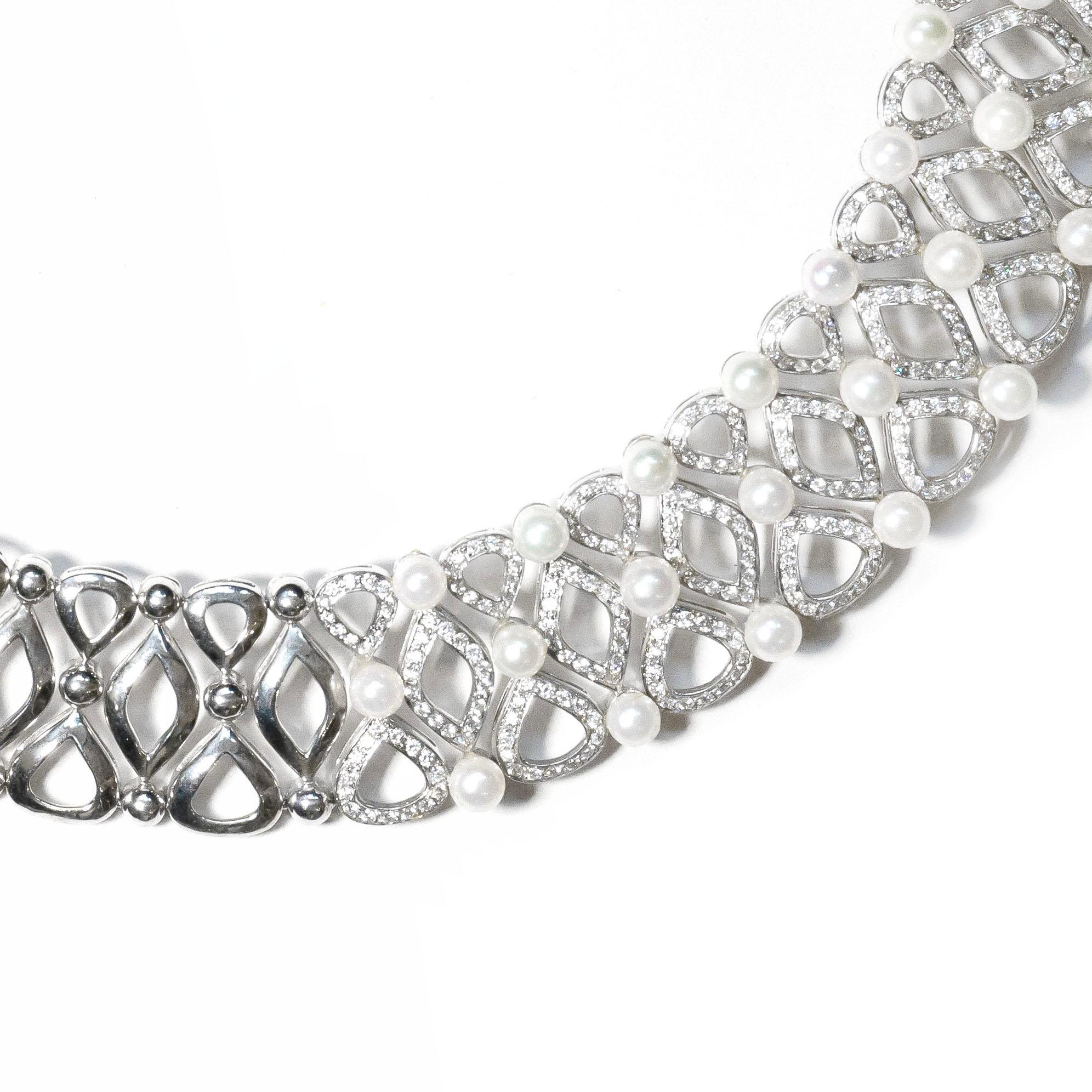 Halskette mit breitem Halsband aus 18 Karat Weißgold mit 10,72 Karat Diamant und Zuchtperlen (Moderne) im Angebot