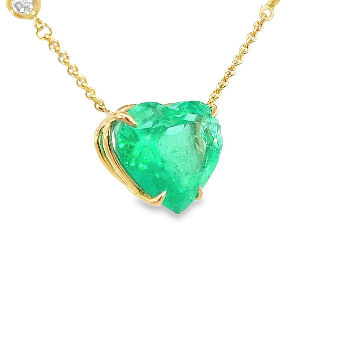 Natural Colombian heart-shaped emerald 10.72ct, GIA certified. The chain carries 0.85ct in diamonds set in 18k yellow gold.