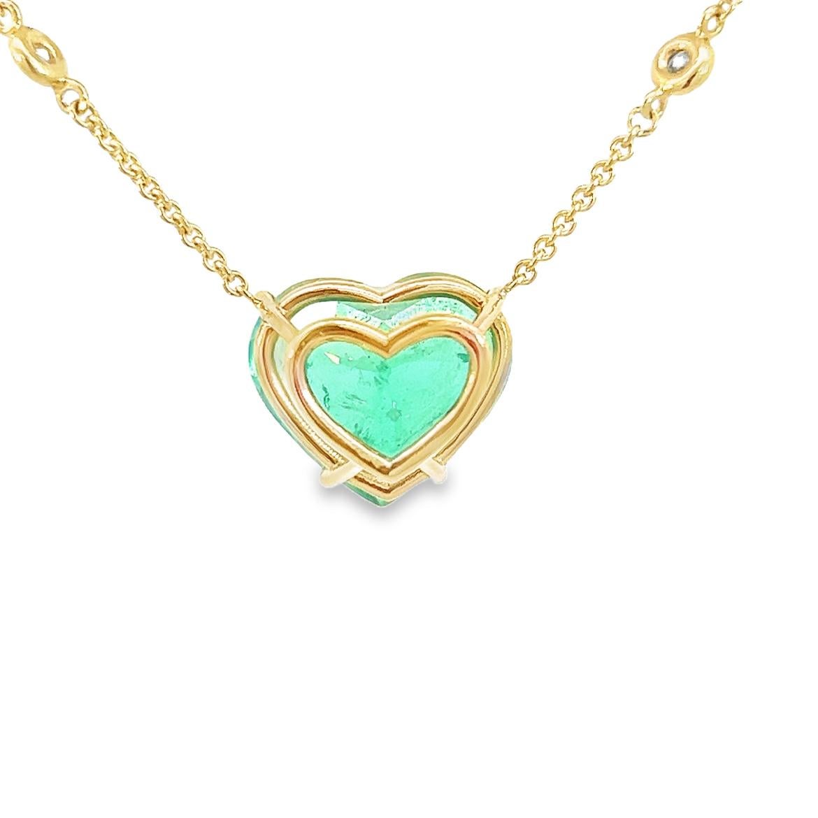 Heart Cut 10.72CT Colombian Emerald GIA Certified, 18k yellow gold, Necklace For Sale