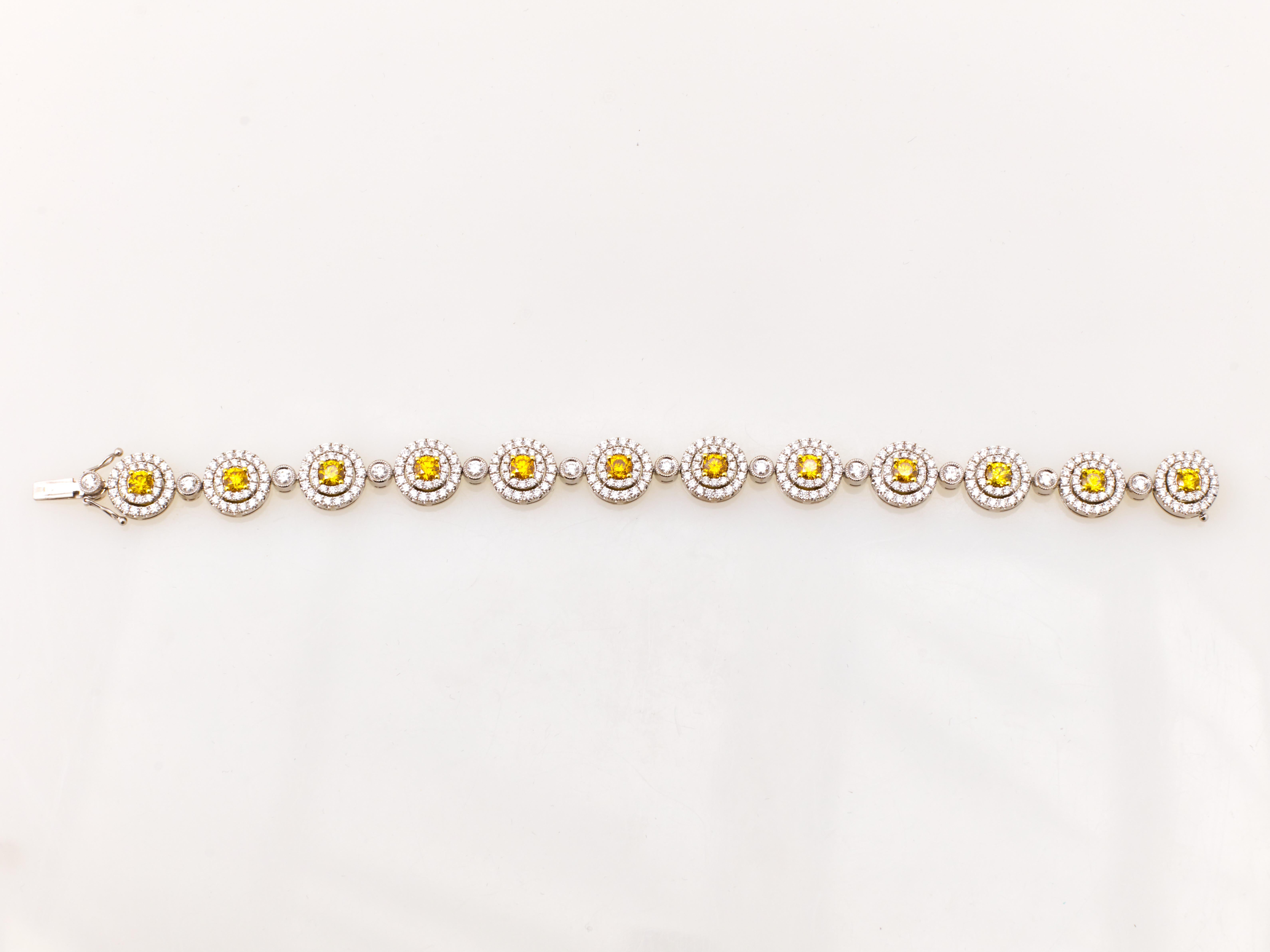 Taille ronde Bracelet de diamants orange-jaune vif fantaisie de 10,74 carats, certifiés GIA  en vente