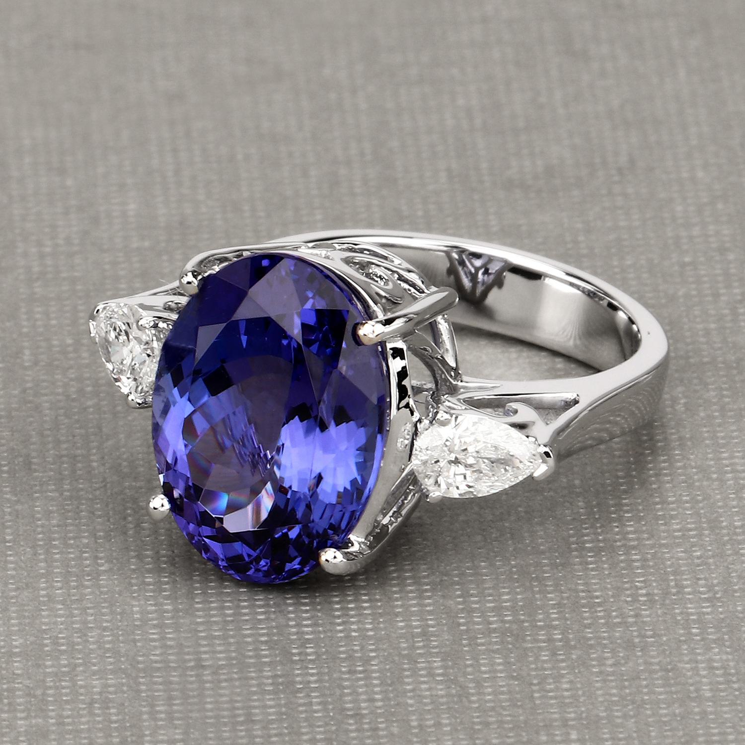 10.74 Carat Genuine Tanzanite and White Diamond 18 Karat White Gold Ring In New Condition For Sale In Great Neck, NY