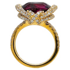10.74 Carat Rhodolite Garnet Round Diamond Yellow Gold Ring