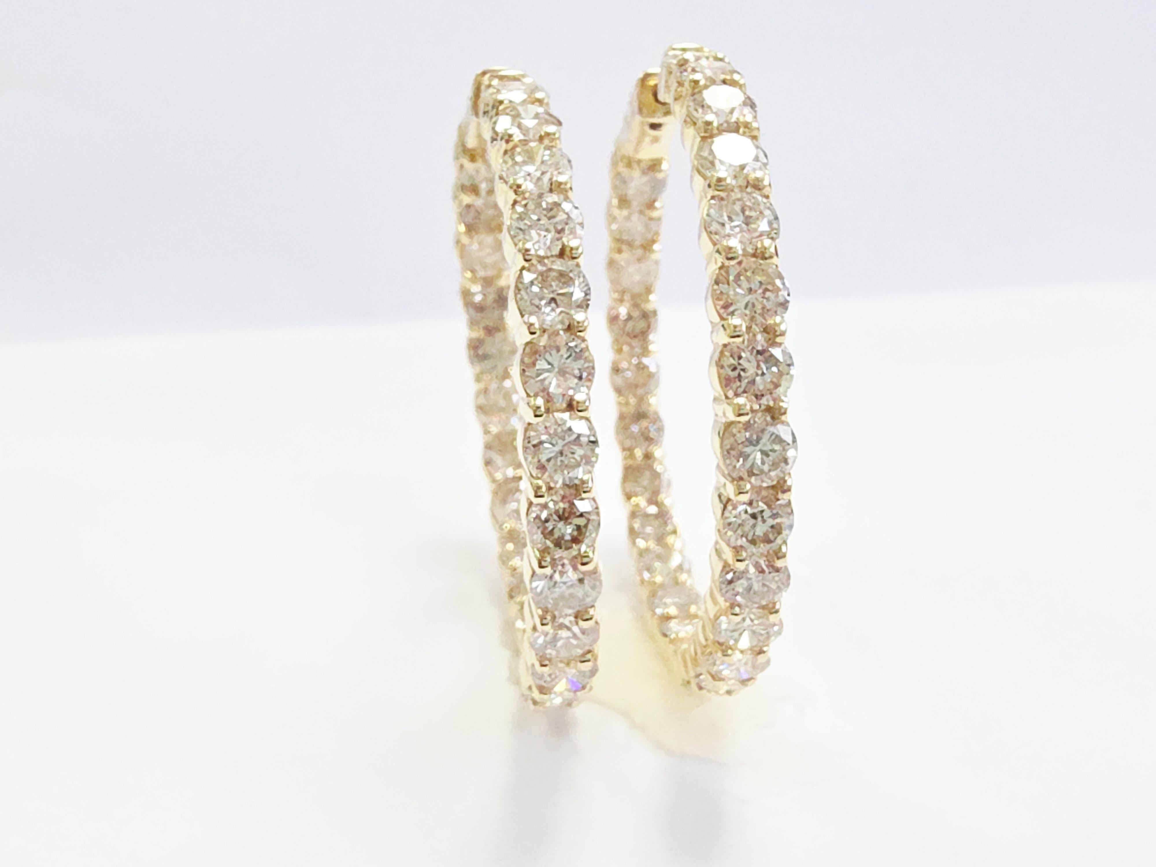 Magnifiques boucles d'oreilles en or jaune 14K avec diamants de l'intérieur vers l'extérieur

Élevez votre élégance avec ces étonnantes boucles d'oreilles à l'envers, réalisées en or jaune 14 carats radieux. Chaque boucle d'oreille est ornée d'un