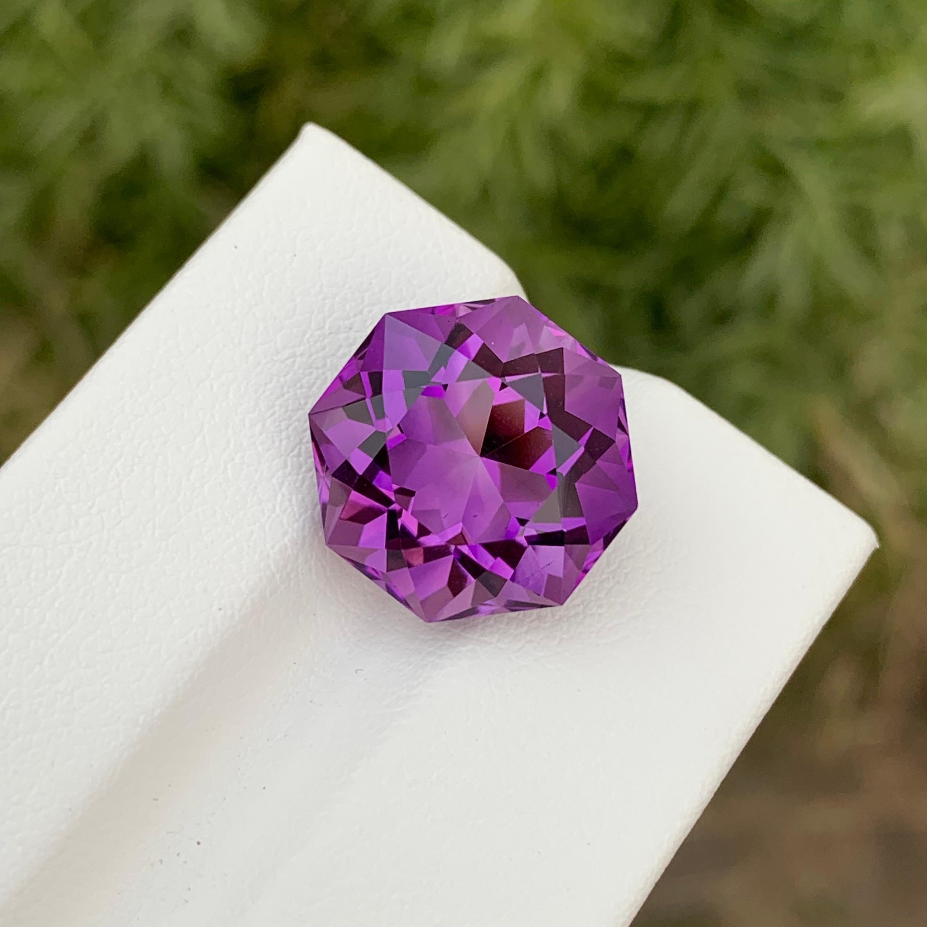10.75 Carat Natural Loose Octagon Shape Dark Purple Amethyst Gem For Necklace  For Sale 4