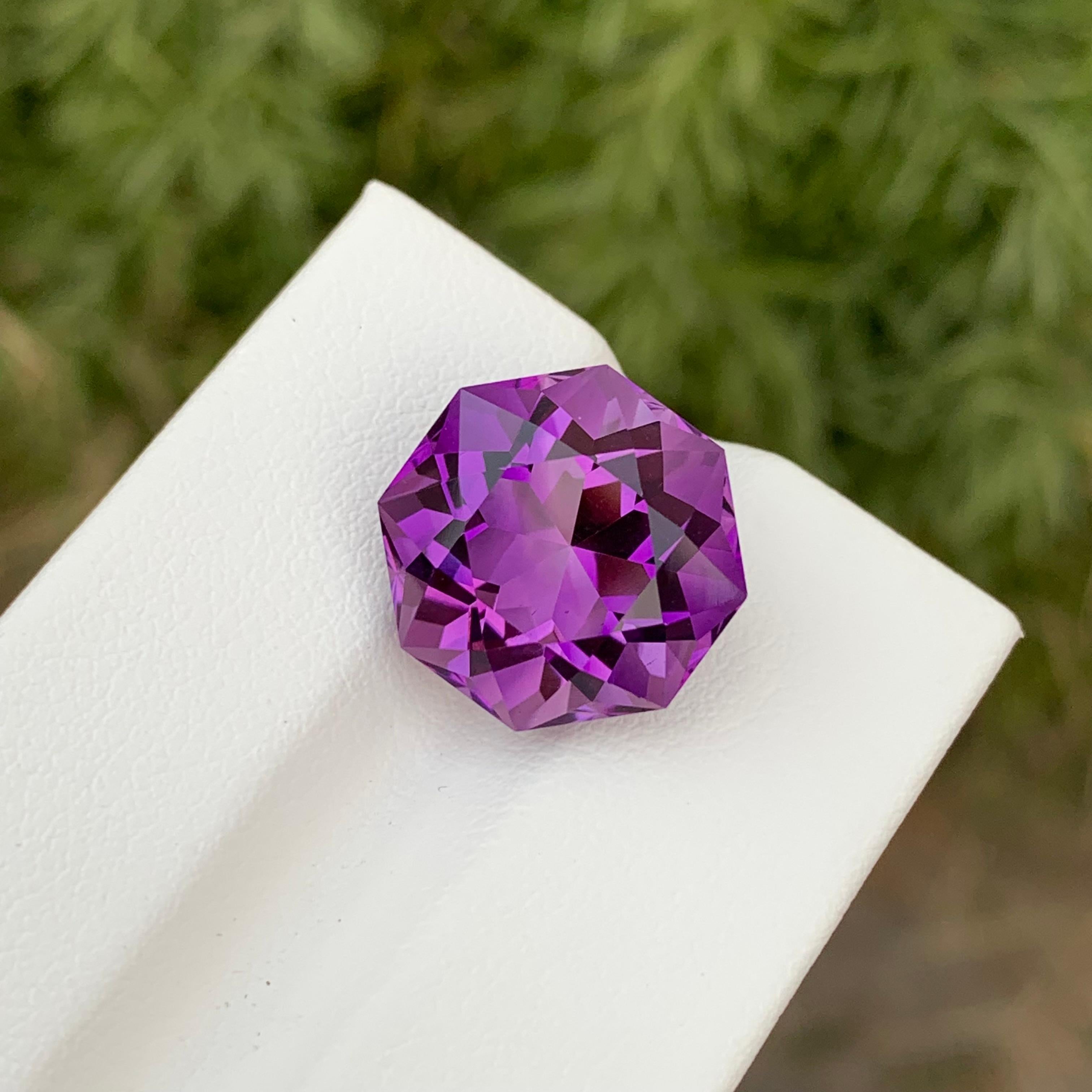10.75 Carat Natural Loose Octagon Shape Dark Purple Amethyst Gem For Necklace  For Sale 3