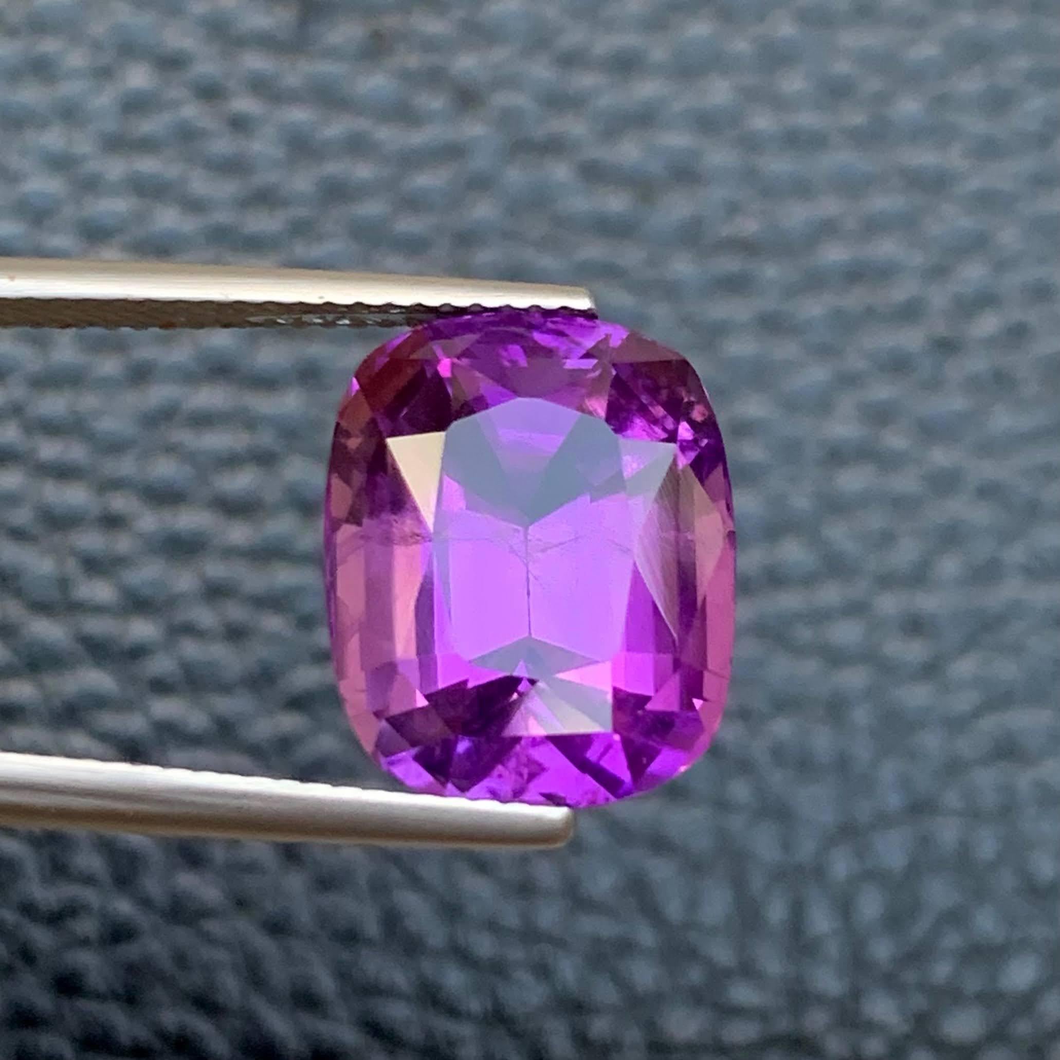 Peso 10,75 carati 
Dimensioni 14,6x11,8x9,9mm
Trattamento Nessuno 
Origine Brasile 
Chiarezza VVS 
Forma taglio cuscino 





Questa ametista viola naturale sfusa da 10,75 carati presenta uno splendido colore viola intenso con una notevole